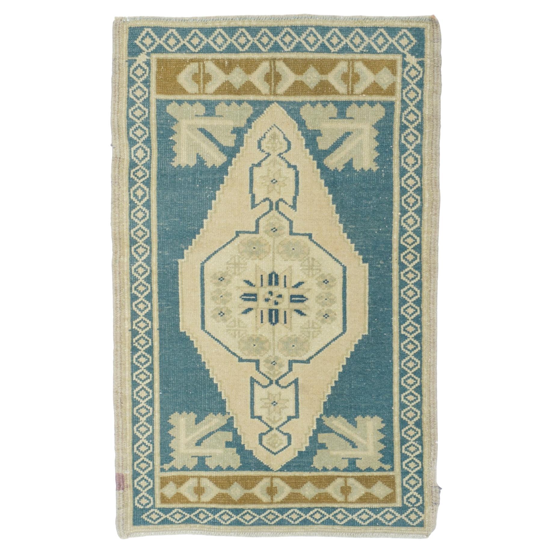 Turkish Rug 2'1'' x 3'5''