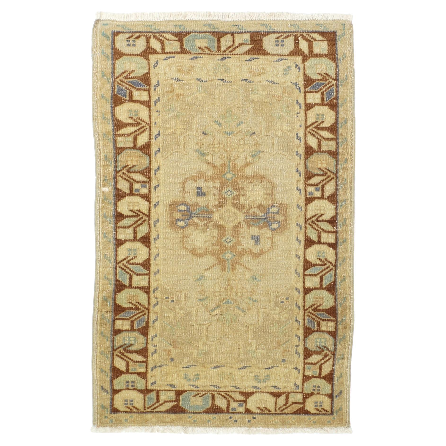 Alfombra turca 2'3'' x 3'9'' en venta