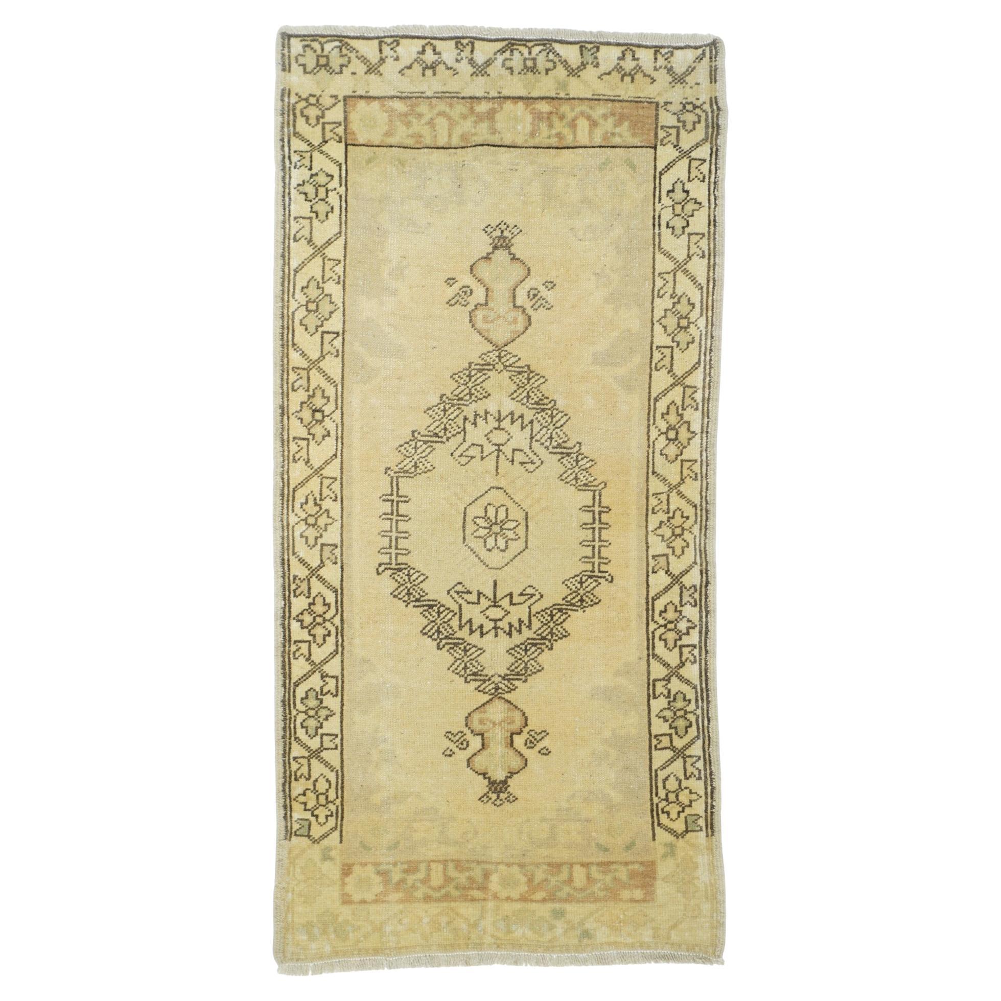 Türkischer Teppich 2'4'' x 4'9''