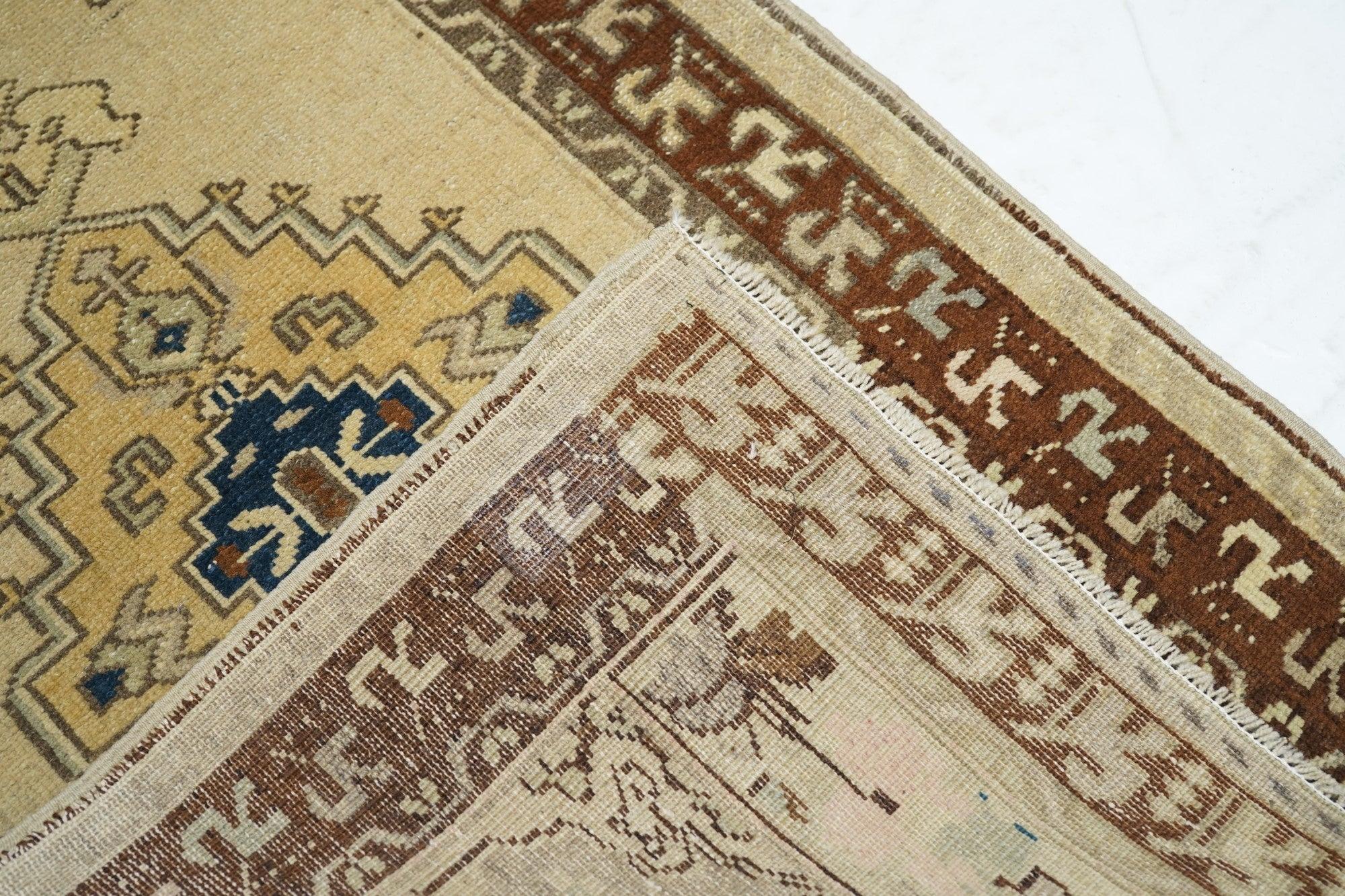 Turkish Rug 2'5'' x 4'5'' For Sale 5