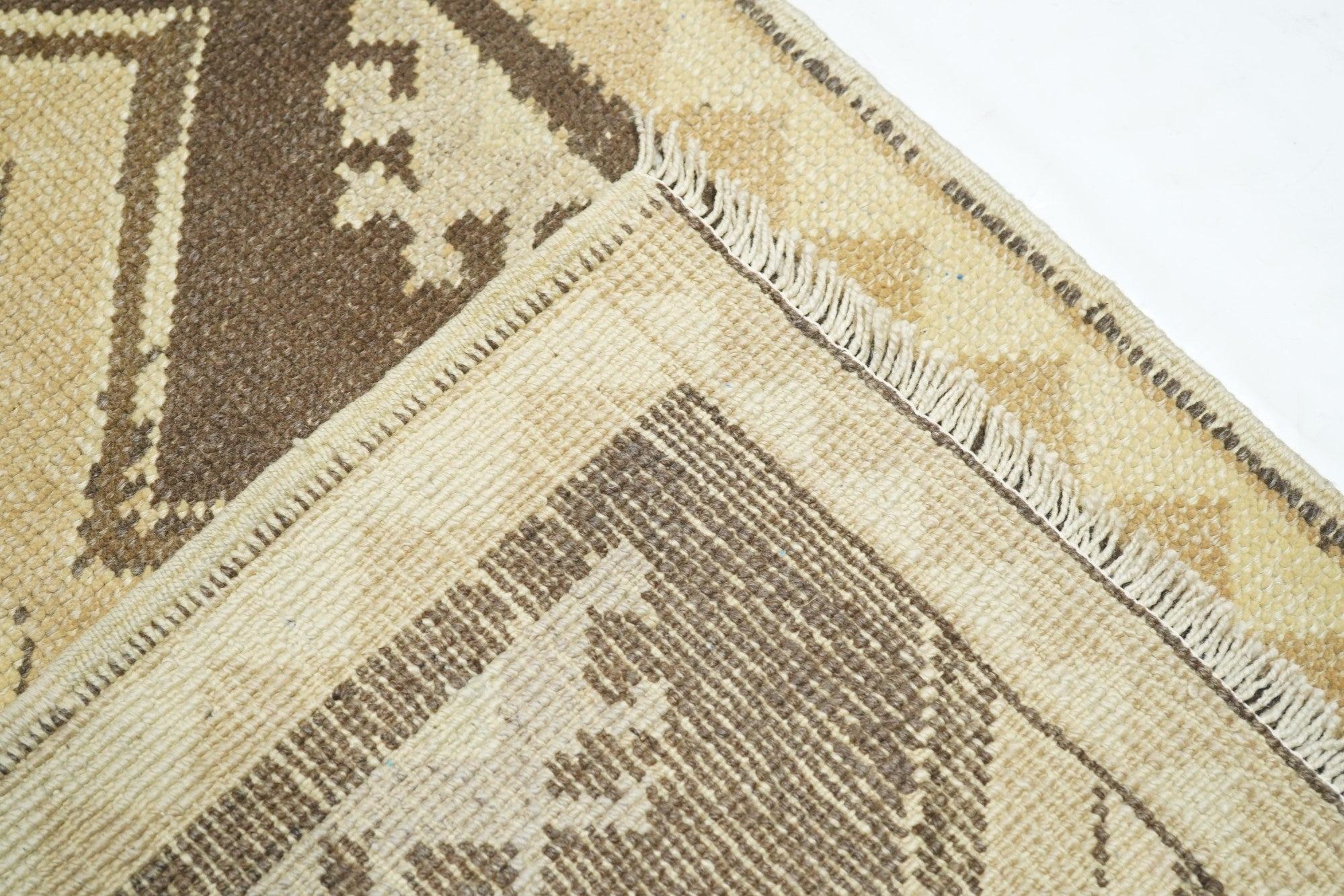 Türkischer Teppich 2'8'' x 6'5'' im Angebot 3