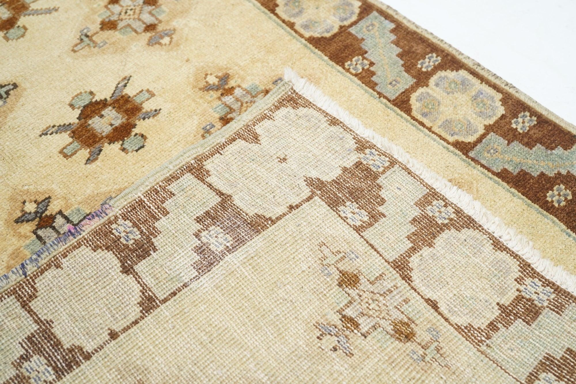 Tapis turc 3'4'' x 5'8'' en vente 3