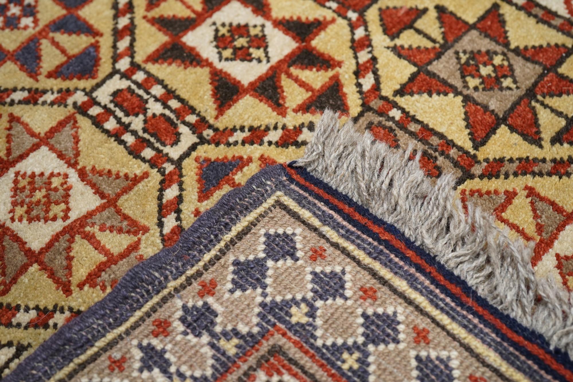 Turkish Rug 5'4'' x 8'4'' In Excellent Condition For Sale In New York, NY