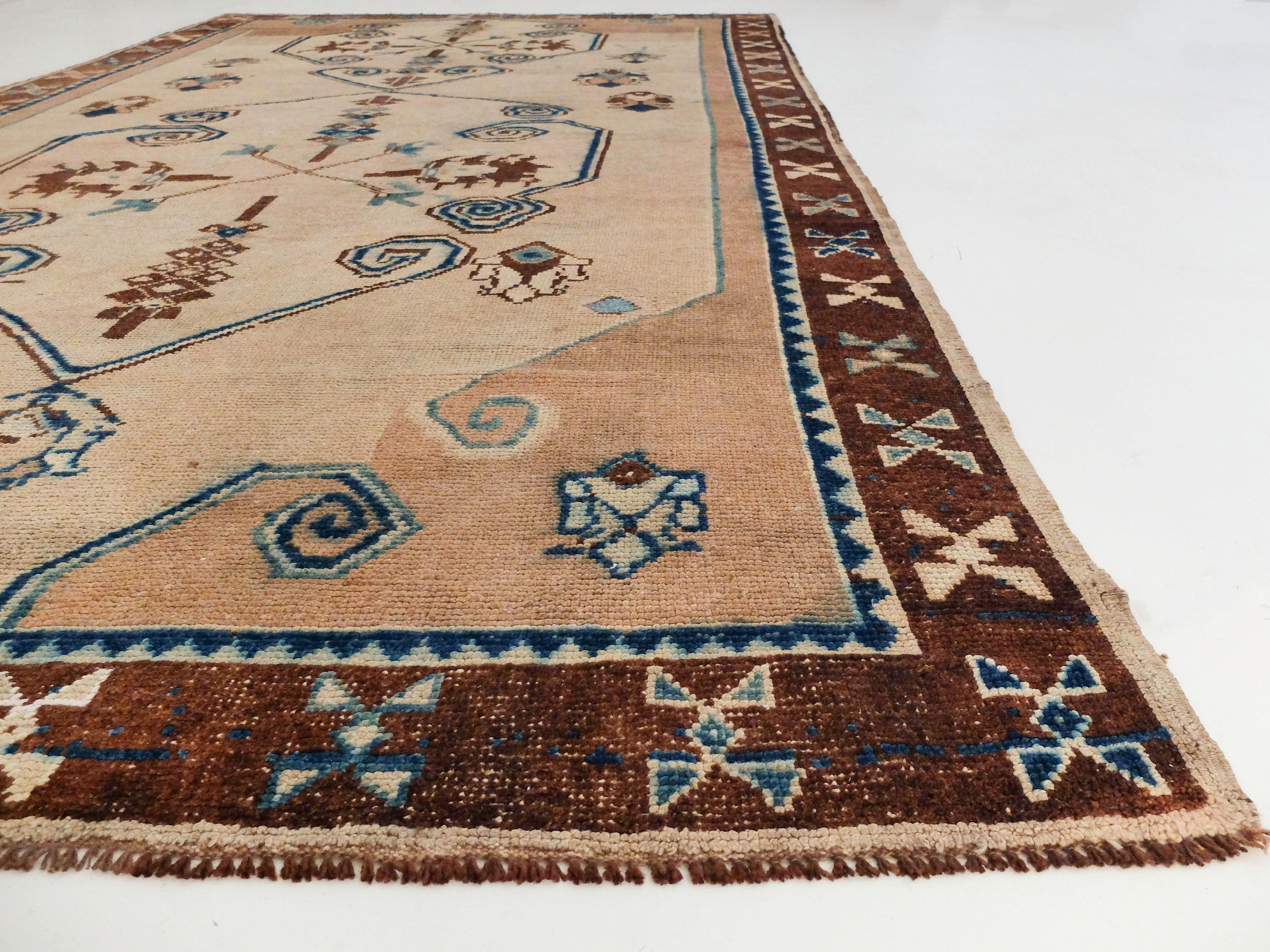 Turkish Rug Antique, c. 1900s  In Good Condition For Sale In Los Angeles, CA