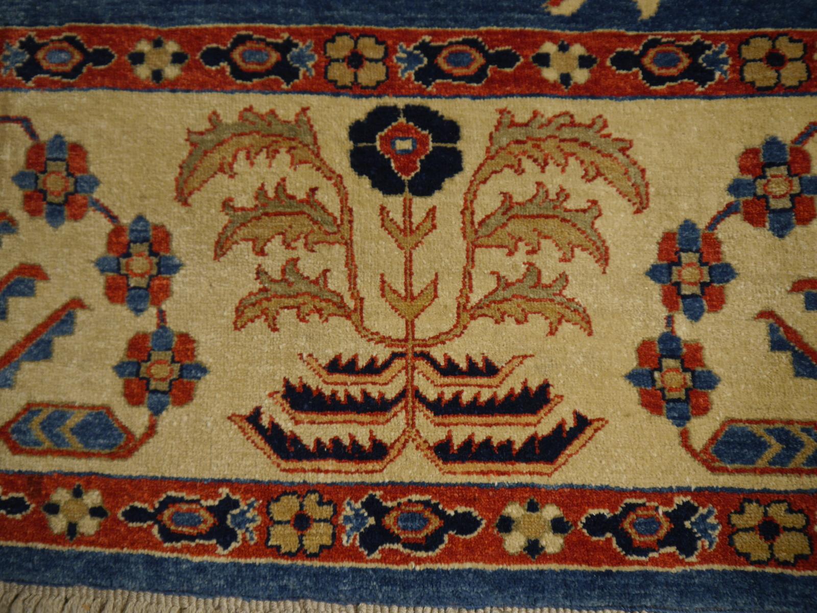 Late 20th Century Turkish Rug Azeri hand-knotted Oushak wool in blue and beige excellent quality For Sale