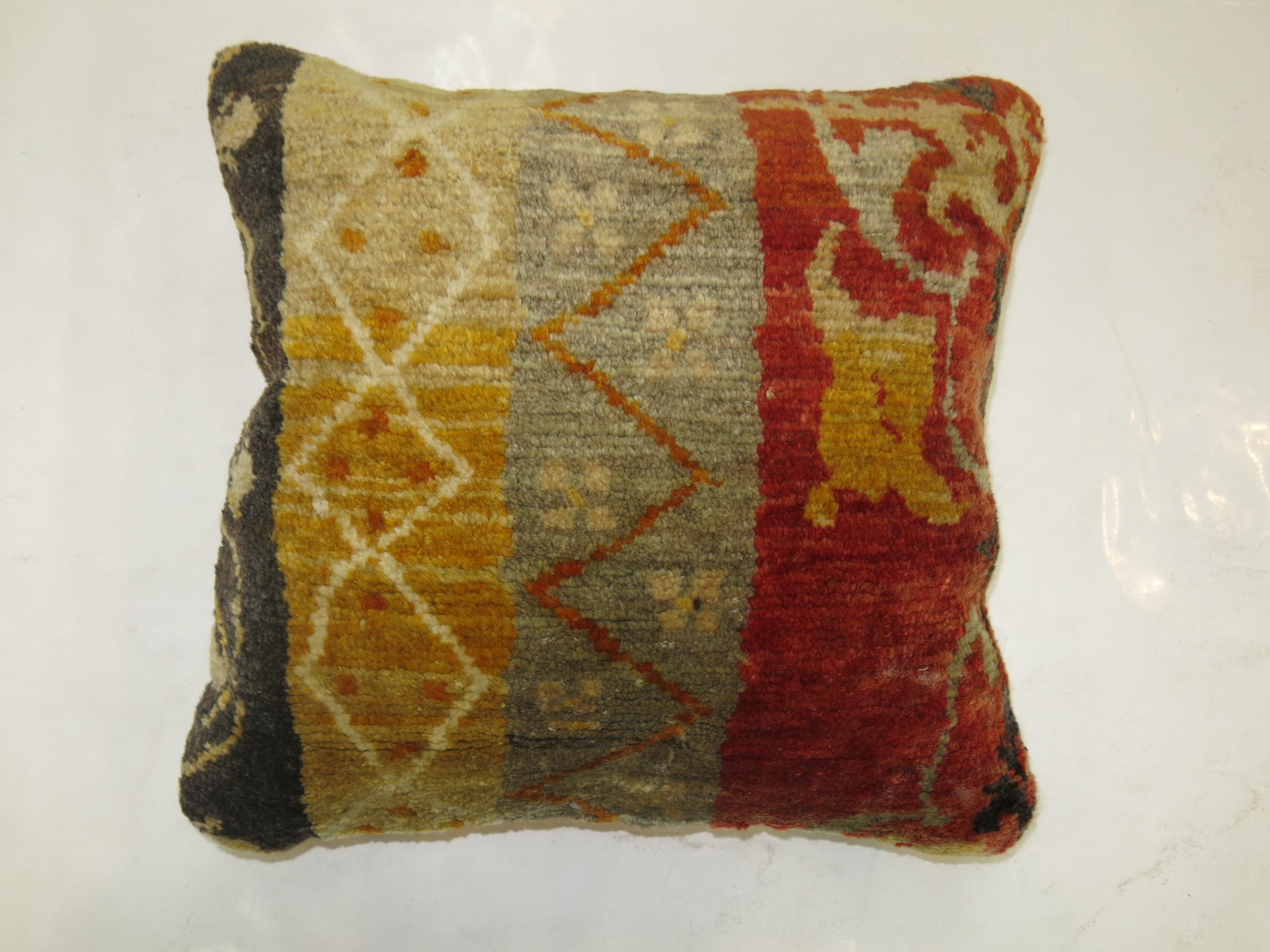 Oushak Turkish Rug Pillow with Multiple Borders For Sale