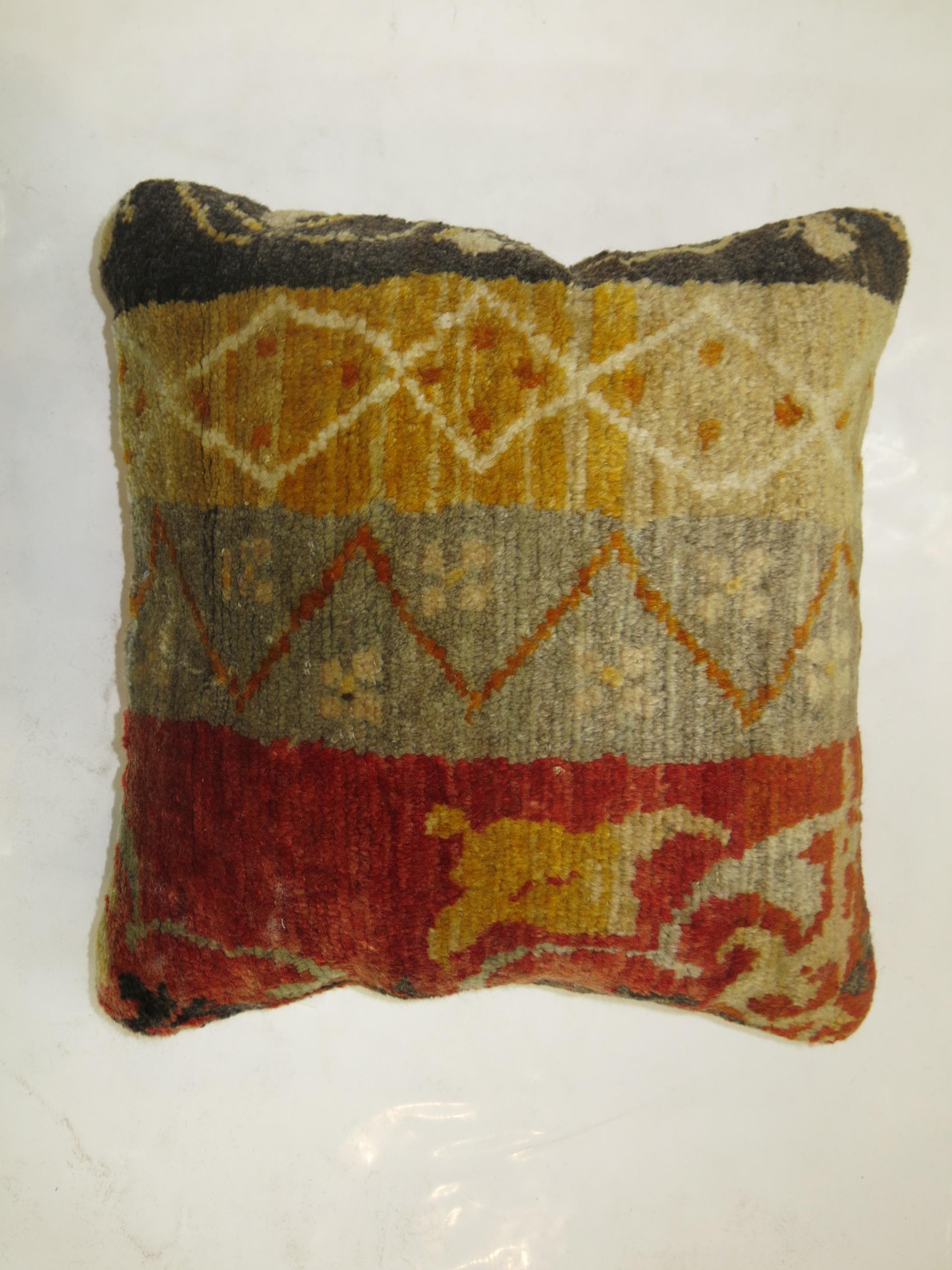 Turkish Rug Pillow with Multiple Borders In Excellent Condition For Sale In New York, NY