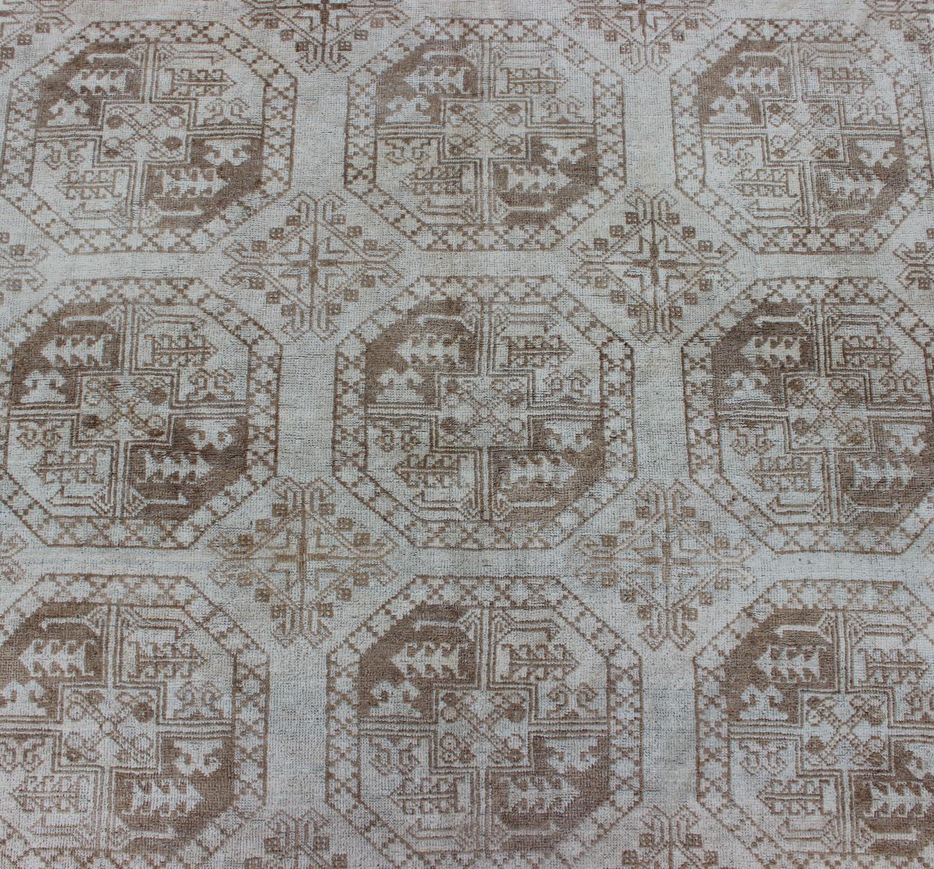 Alfombra Turca con Multi-Medallones en Diseño Tribal Ersari con Marrones y Neutros Lana en venta