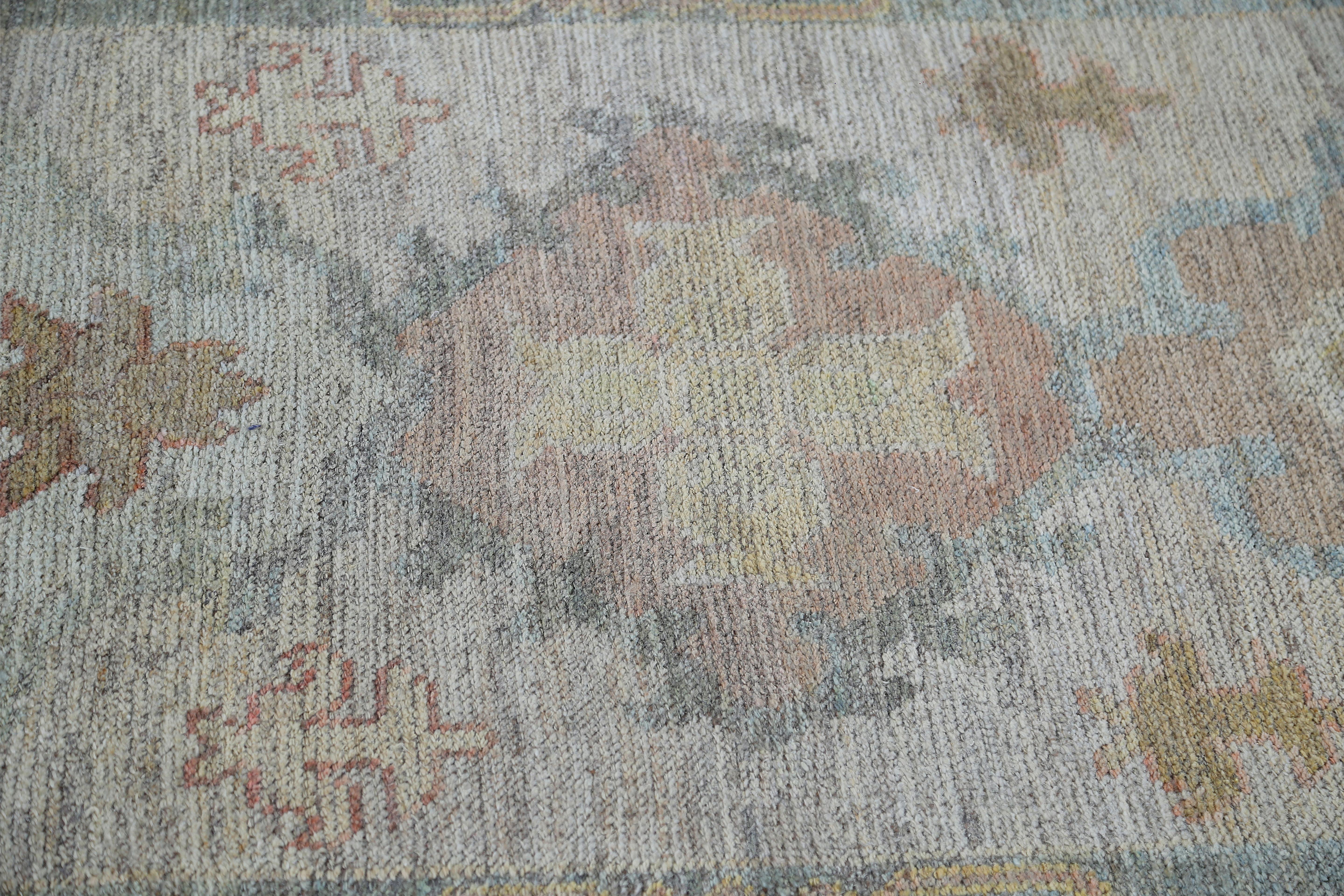 Tapis de course Afghanistan Oushak Circa 1990 - Laine Design/One - 95454 Excellent état - En vente à Dallas, TX