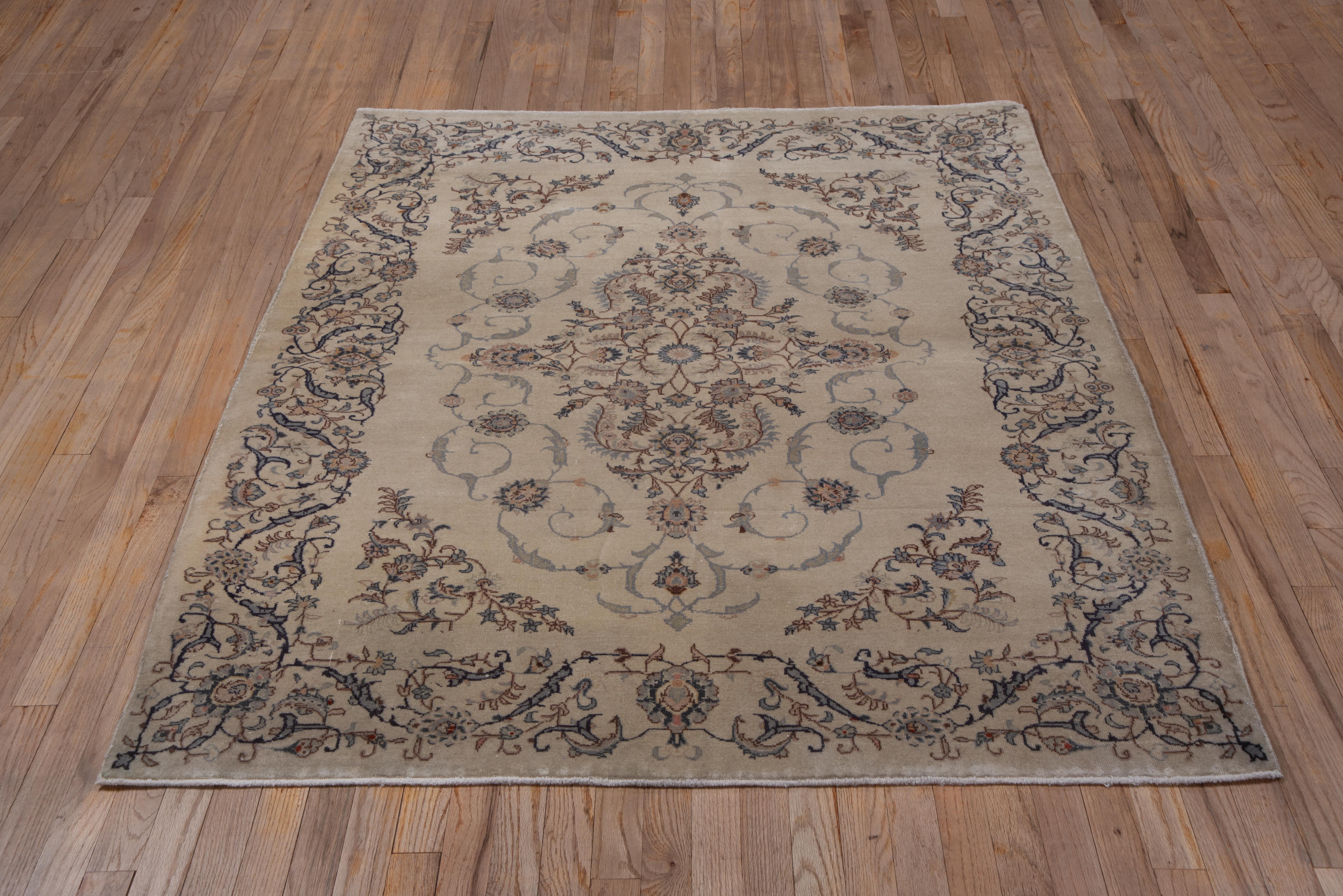 Turkish Sivas in Delicate Royal Crest Pattern with Ivory-Like Off White Field For Sale 1