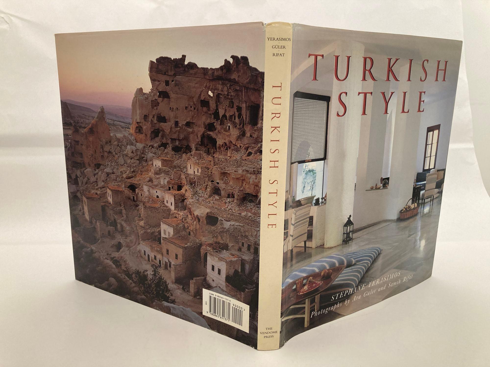 Livre à couverture rigide de style turc par Stefanos Yerasimos Bon état - En vente à North Hollywood, CA