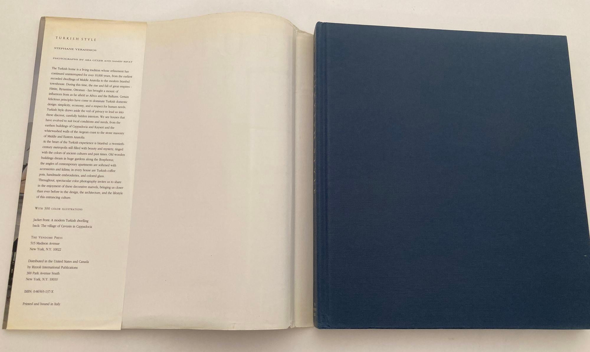 Fin du 20e siècle Livre à couverture rigide de style turc par Stefanos Yerasimos en vente