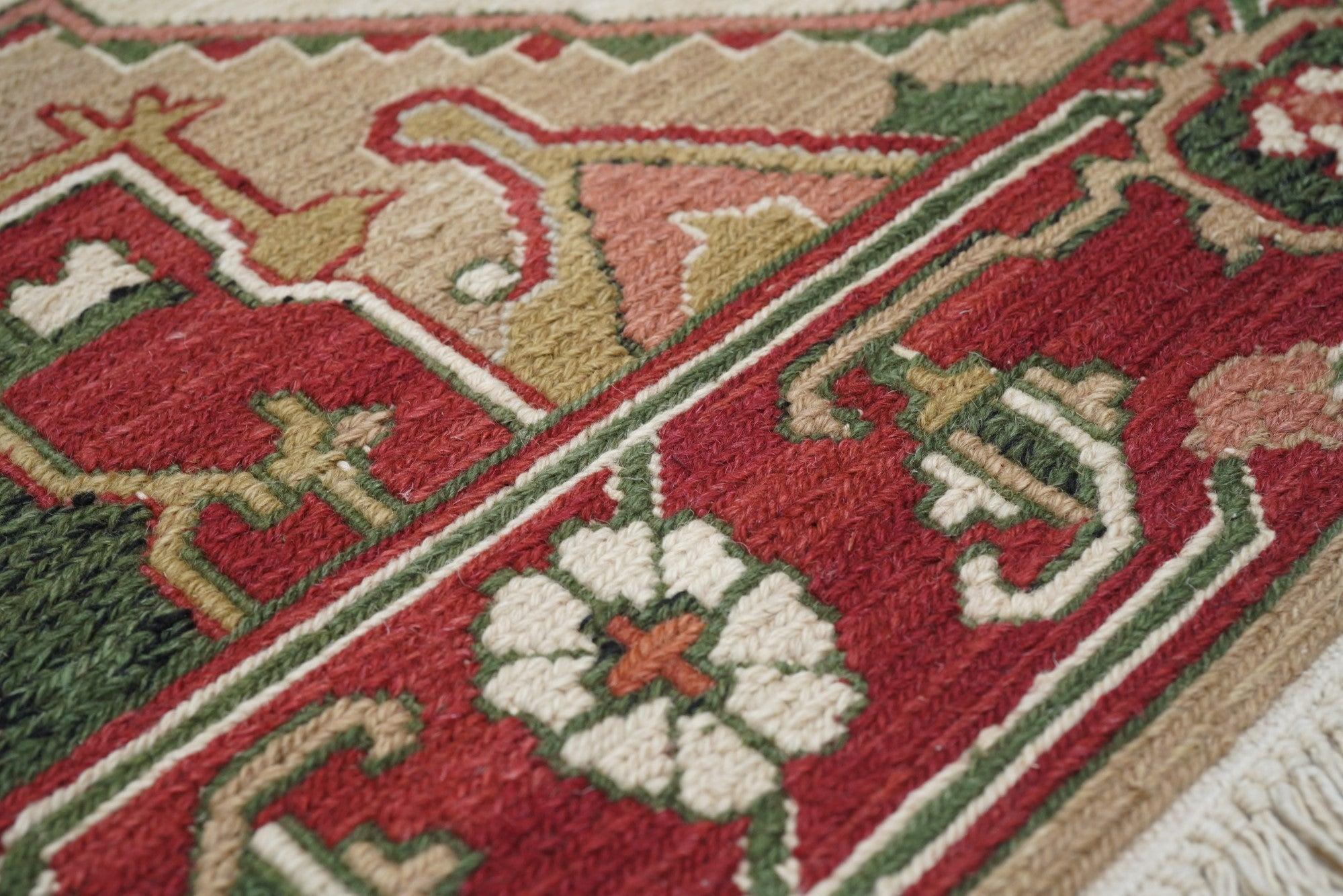 Türkischer Sumak-Teppich 4'1'' x 6'1'' im Zustand „Neu“ im Angebot in New York, NY