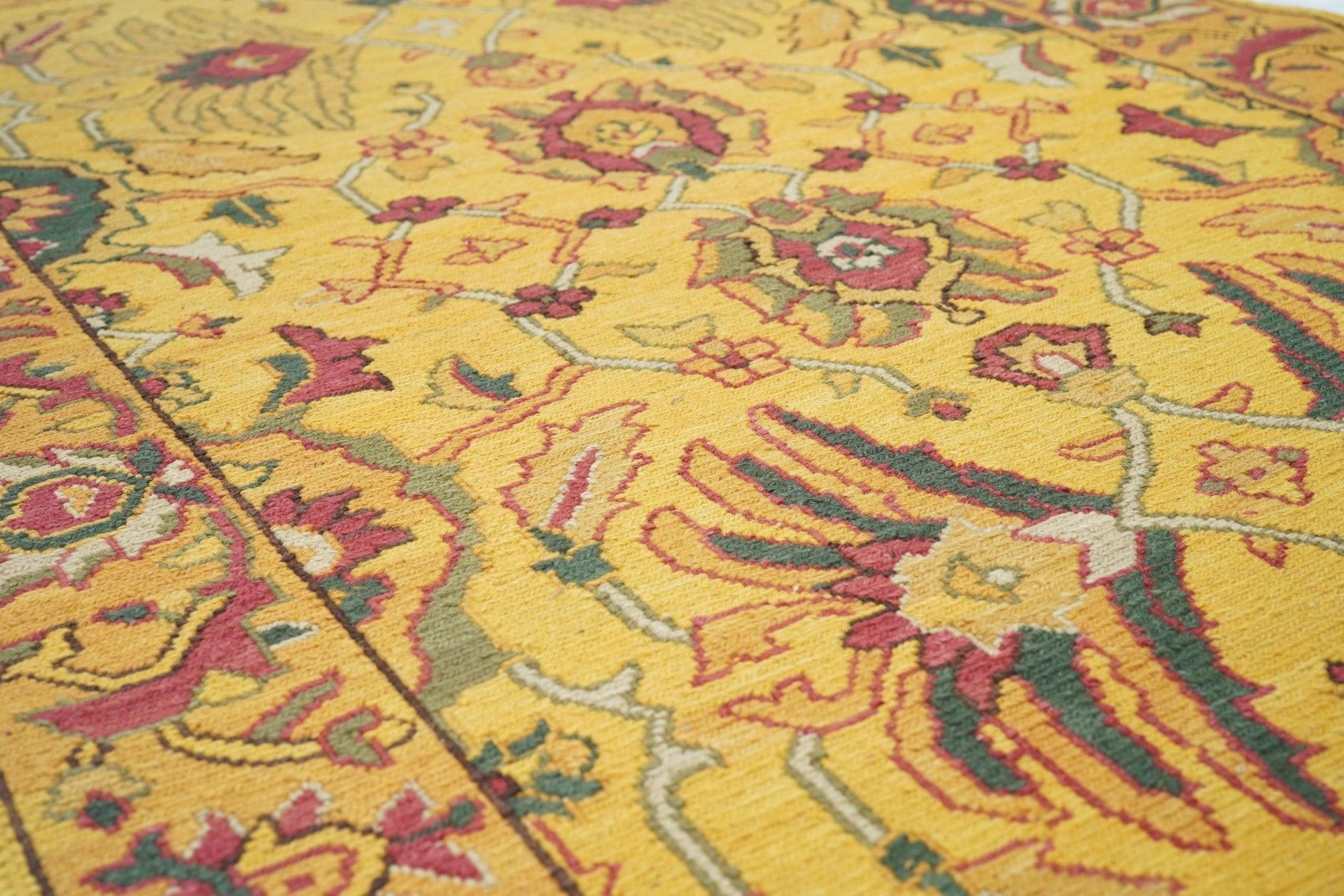 Türkischer Sumak-Teppich 4'1'' x 6'1'' im Angebot 1