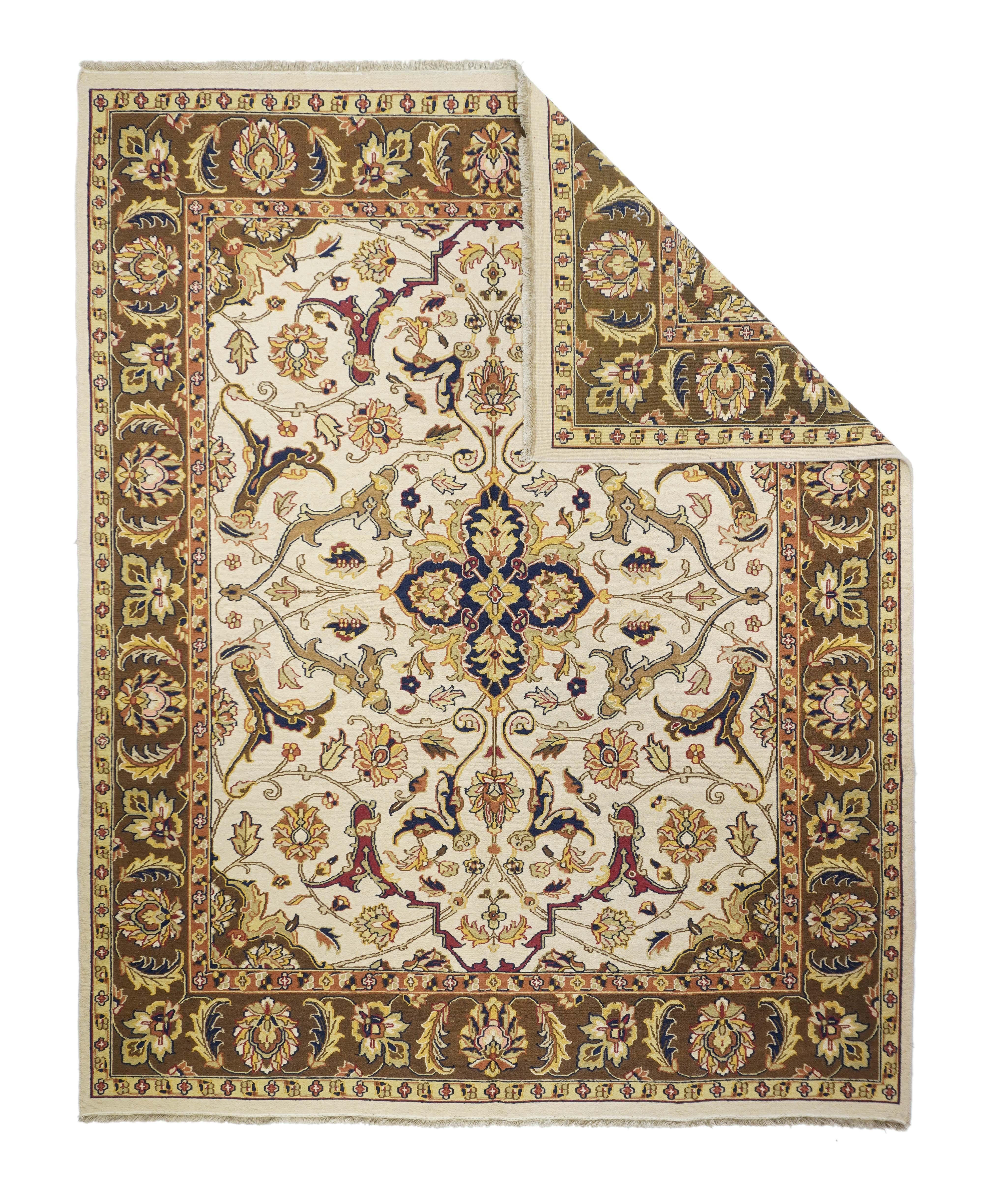 Tappeto Sumak turco 7'8'' x 9'8''.  Una tecnica, piuttosto che un tipo specifico, in cui gli orditi sono avvolti da trame colorate per creare un disegno. Caucasico, turco, persiano e altri tipi.  Produce un tappeto piatto, senza pelo, che può essere