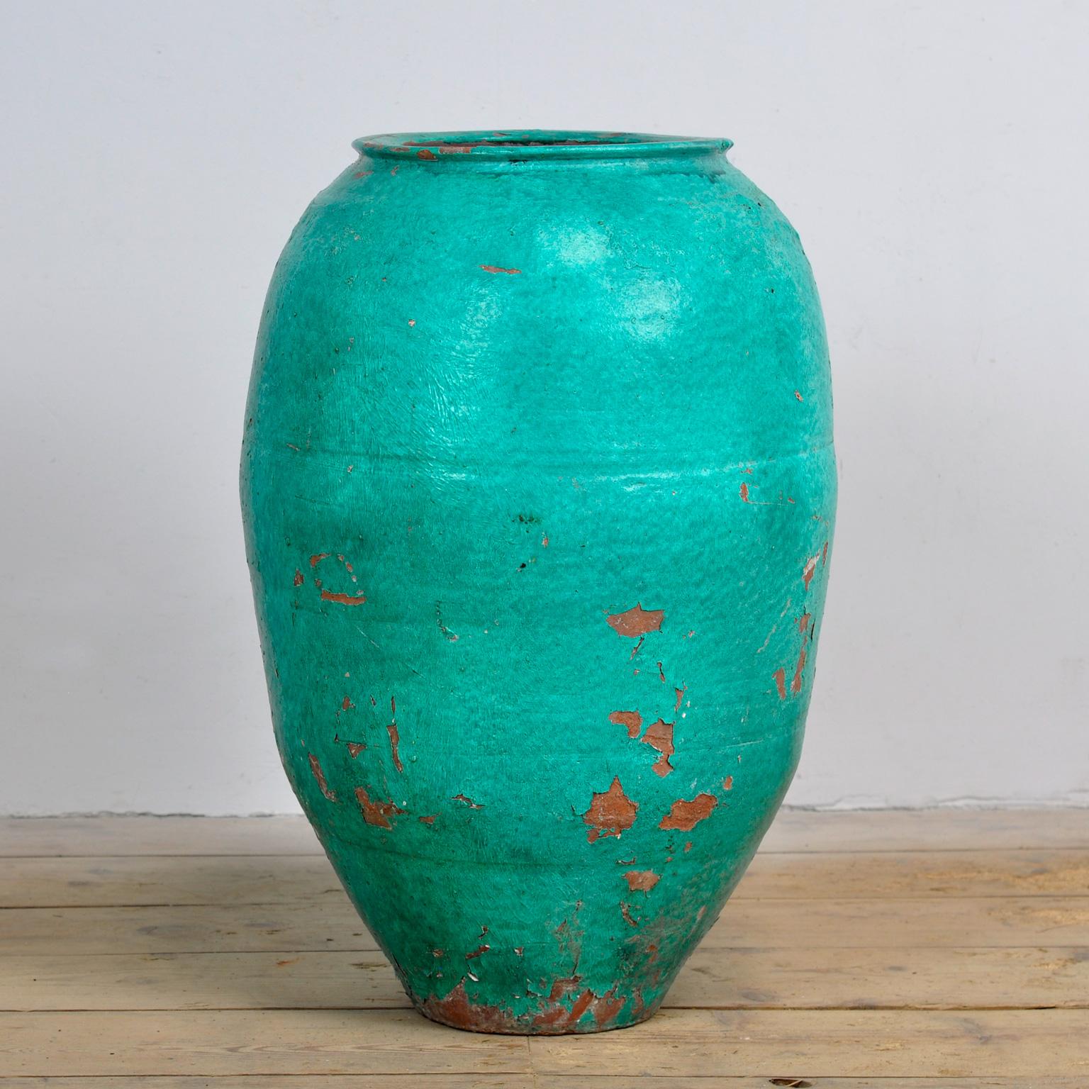 A large turkish terracotta olive pot. This beautiful piece can be used as a garden ornament or planter, for indoor and outdoor use.

If you’re interested, please inquire about shipping costs. We offer competitive shipping rates. The rates listed by