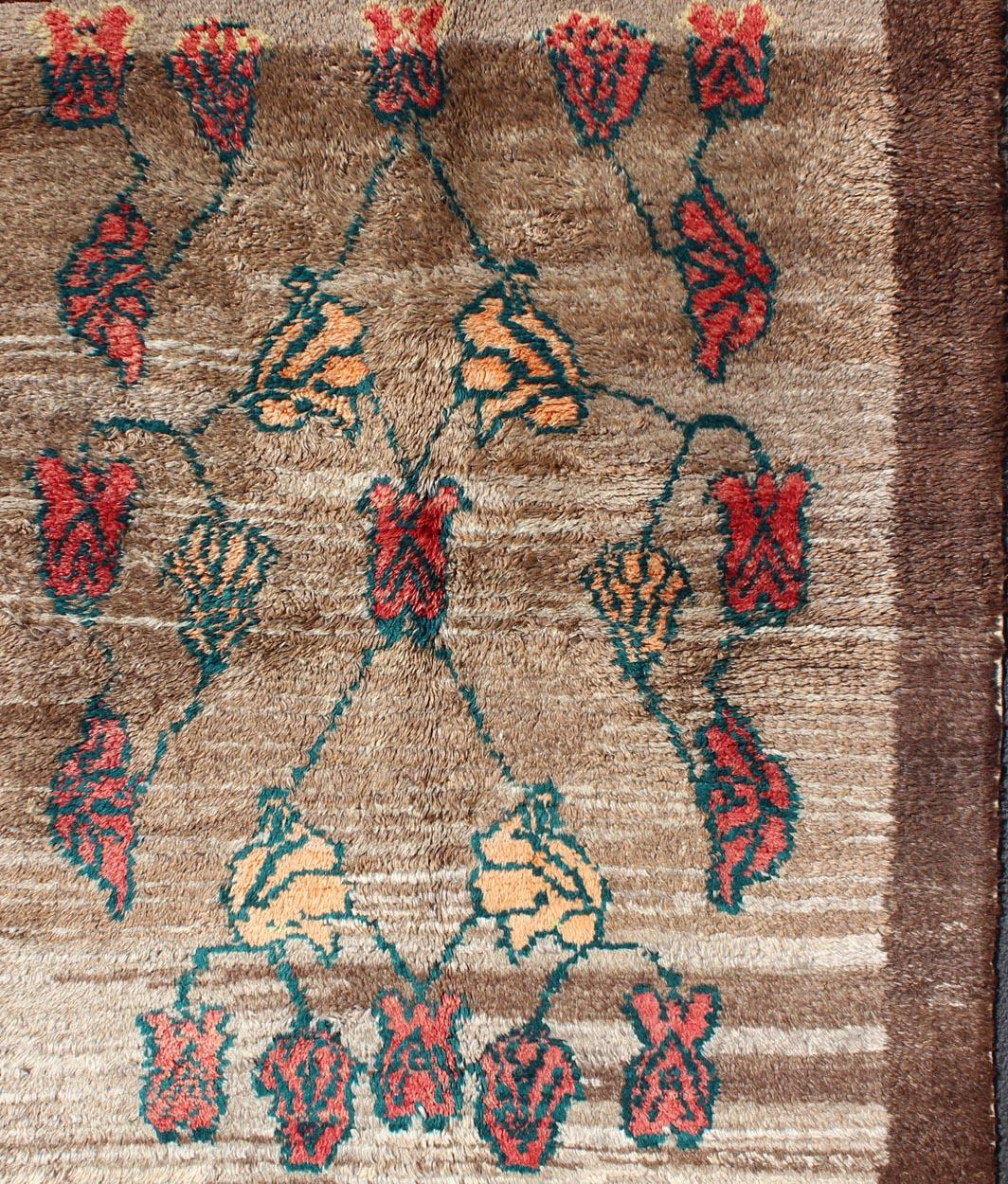camel color carpet