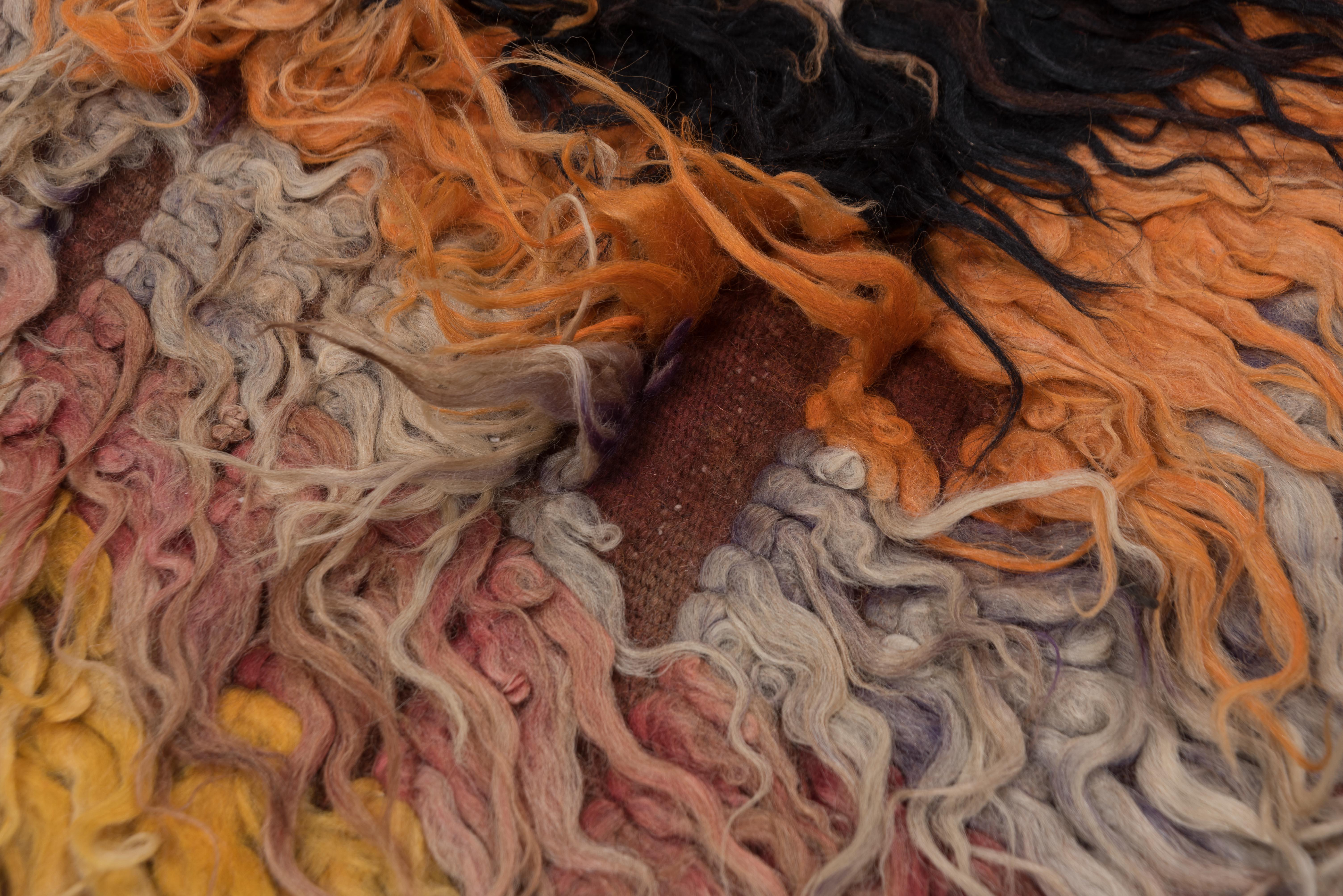 Tulu turc dans un motif de couleur rétro Shag Bon état - En vente à New York, NY