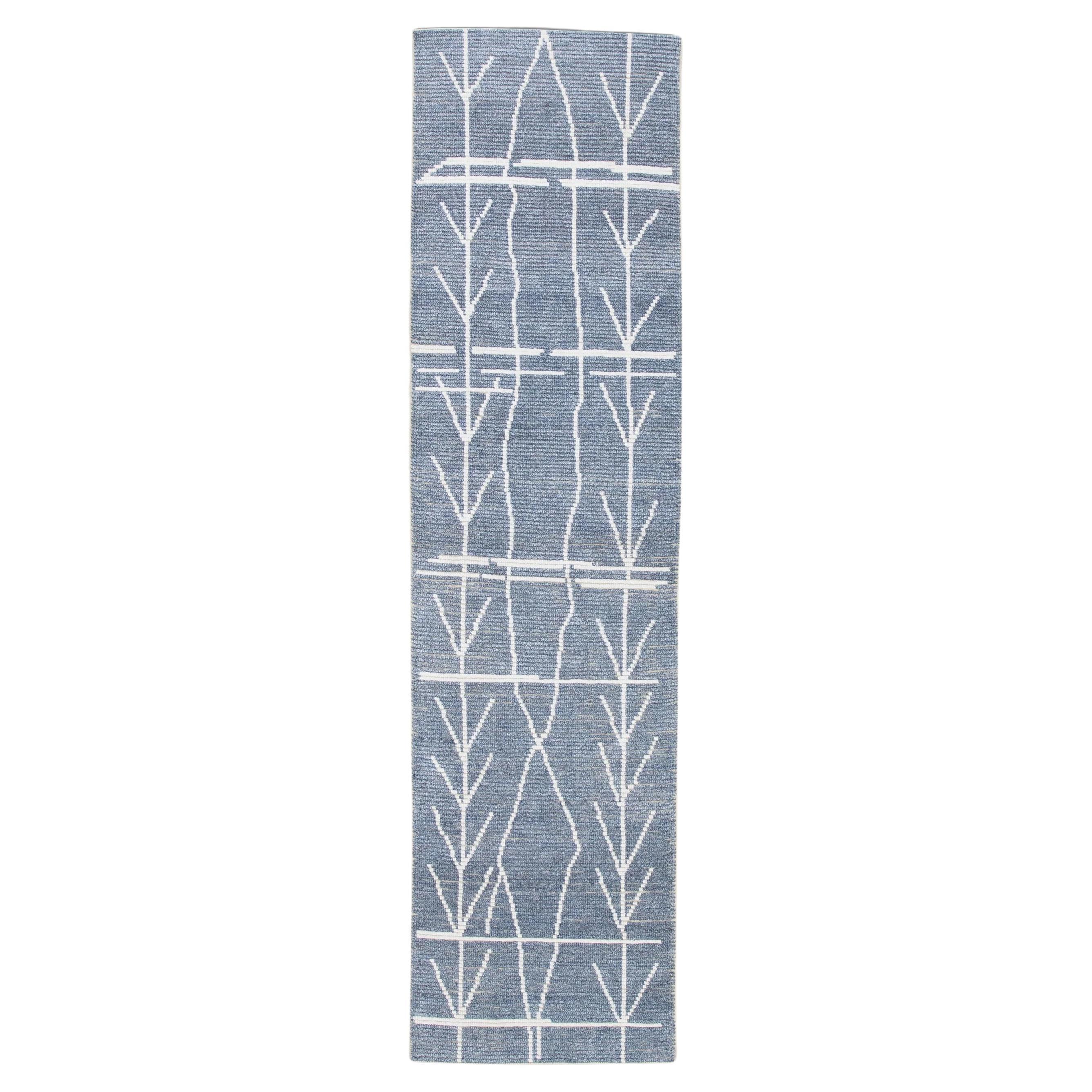 Alfombra turca Tulu de lana tejida a mano con diseño geométrico azul 2'9" x 10'6