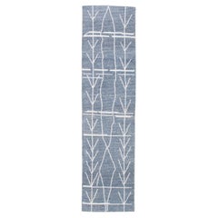 Alfombra turca Tulu de lana tejida a mano con diseño geométrico azul 2'9" x 10'6