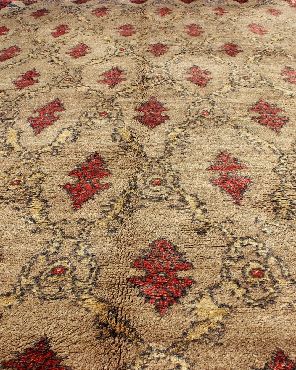 Mid Century Tulu Carpet in Sand Color Background For Sale 4