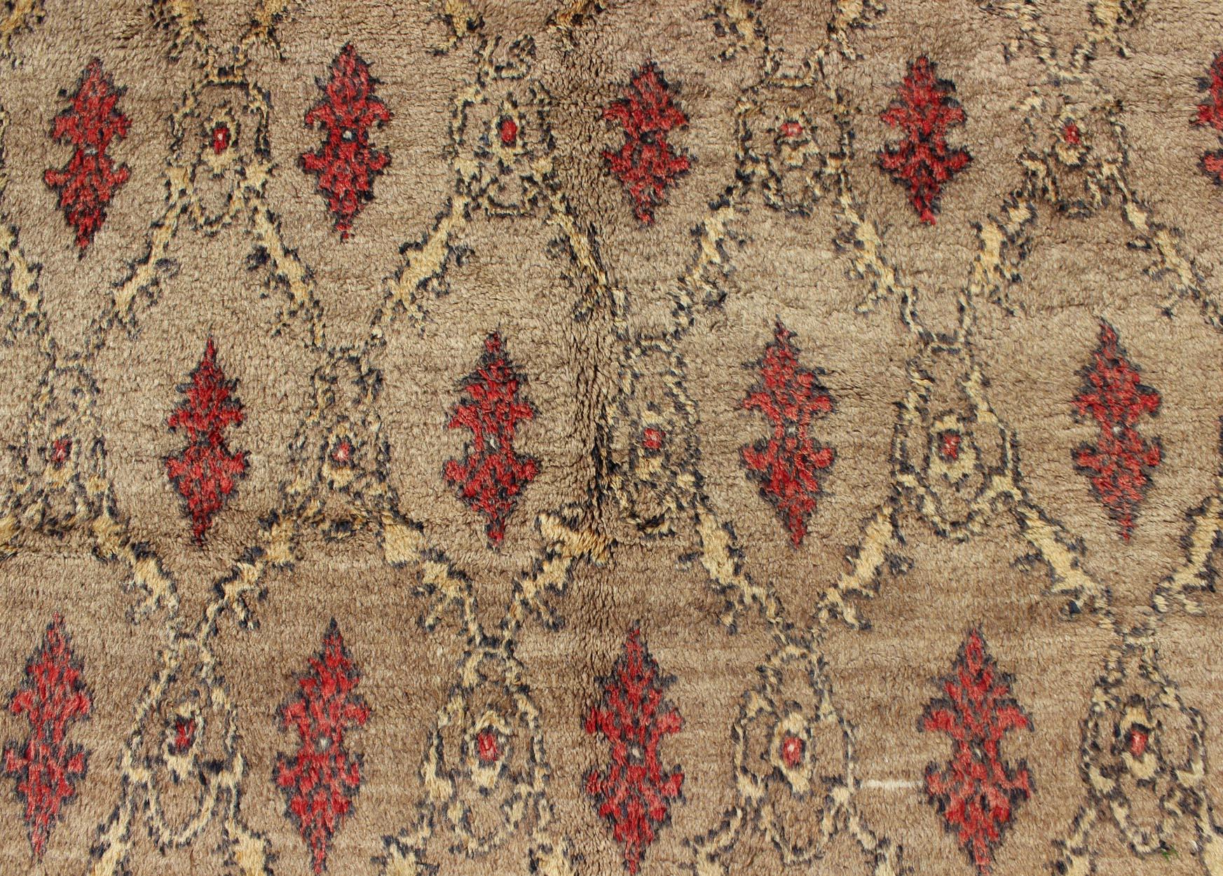 20th Century Mid Century Tulu Carpet in Sand Color Background For Sale
