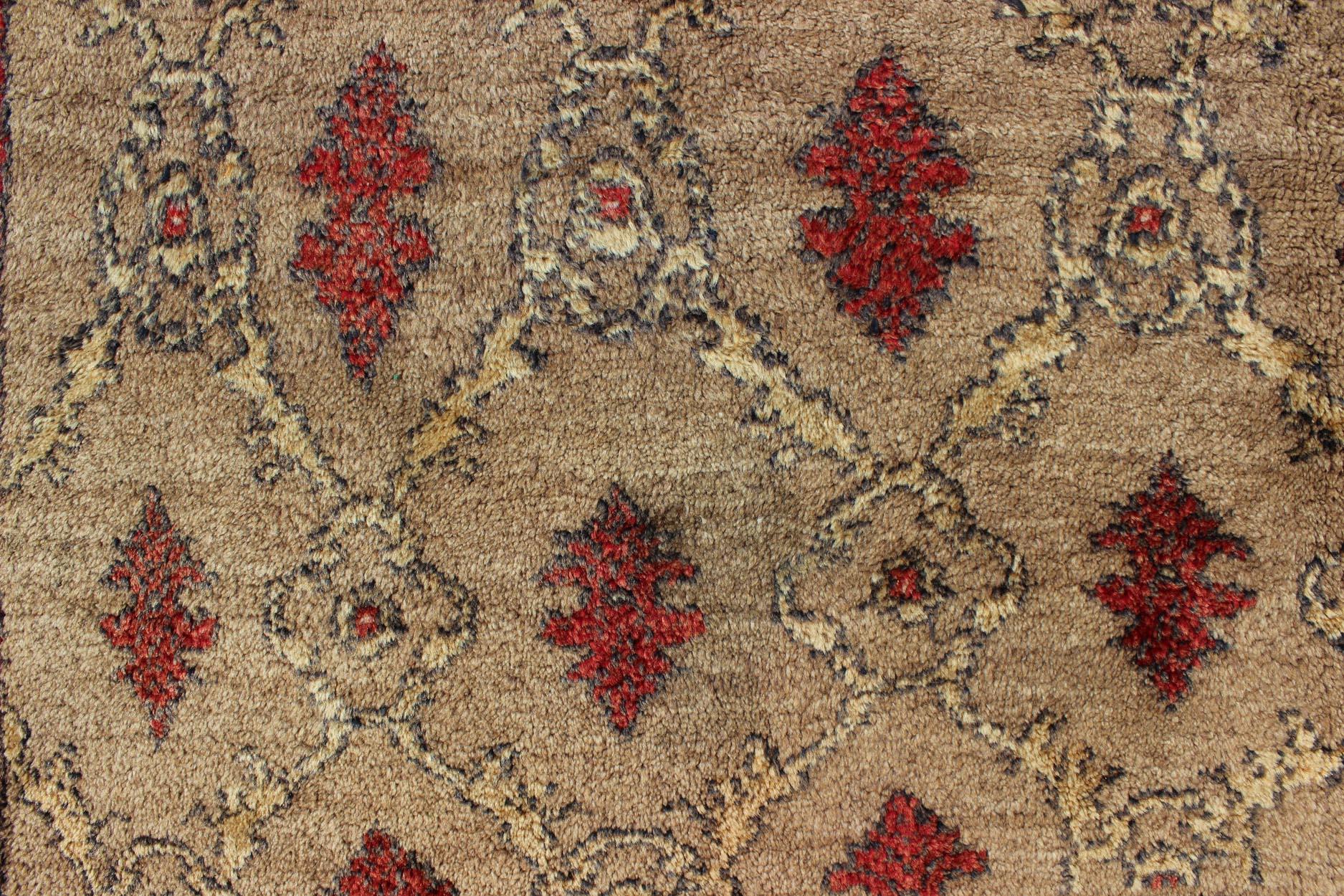 Mid Century Tulu Carpet in Sand Color Background For Sale 1