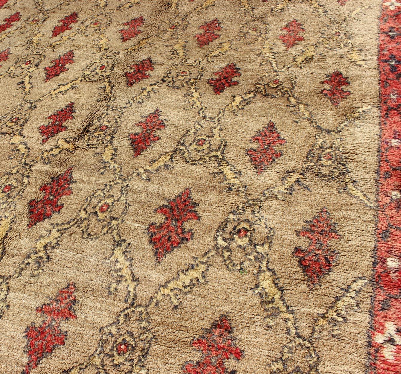 Mid Century Tulu Carpet in Sand Color Background For Sale 2