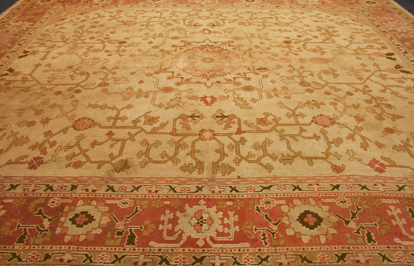 Oushak Rug Early 19th Century In Good Condition For Sale In Ferrara, IT