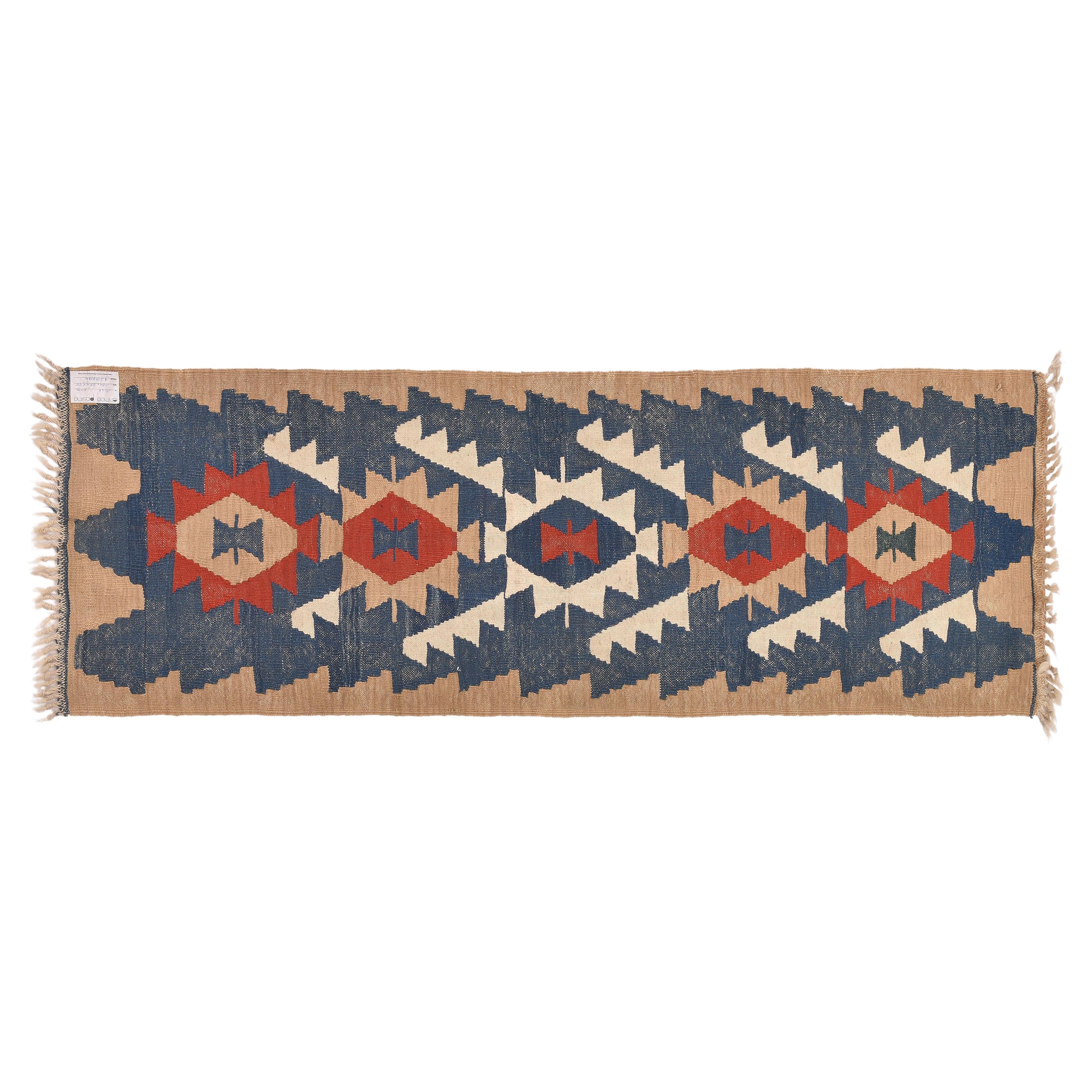 nr. 1147 - Simple kilim runner with good weaving workmanship, easy to set up and use.
Also with a good price.