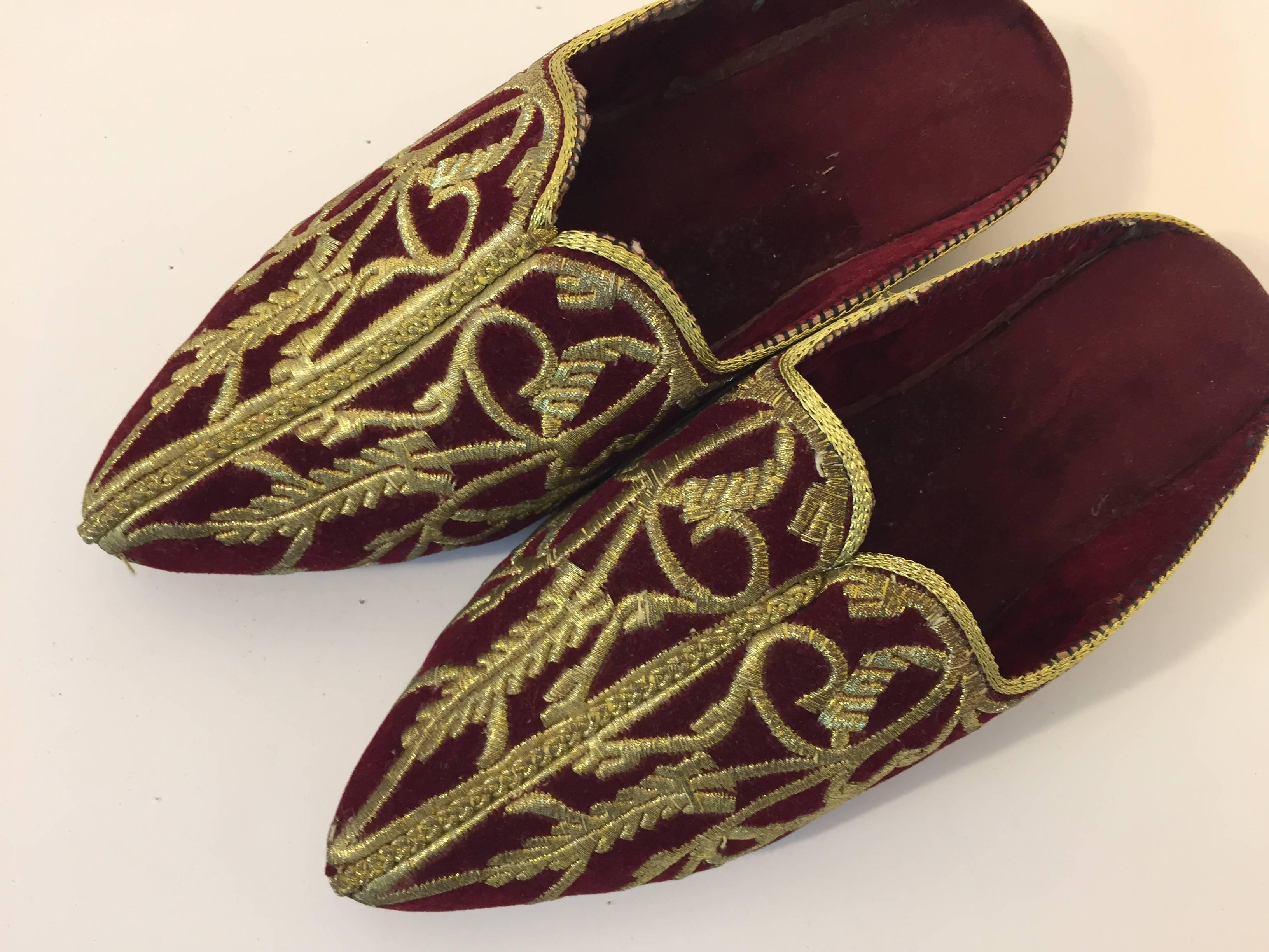 Black Moroccan Velvet Embroidered with Gold Metallic Thread Slippers Shoes For Sale