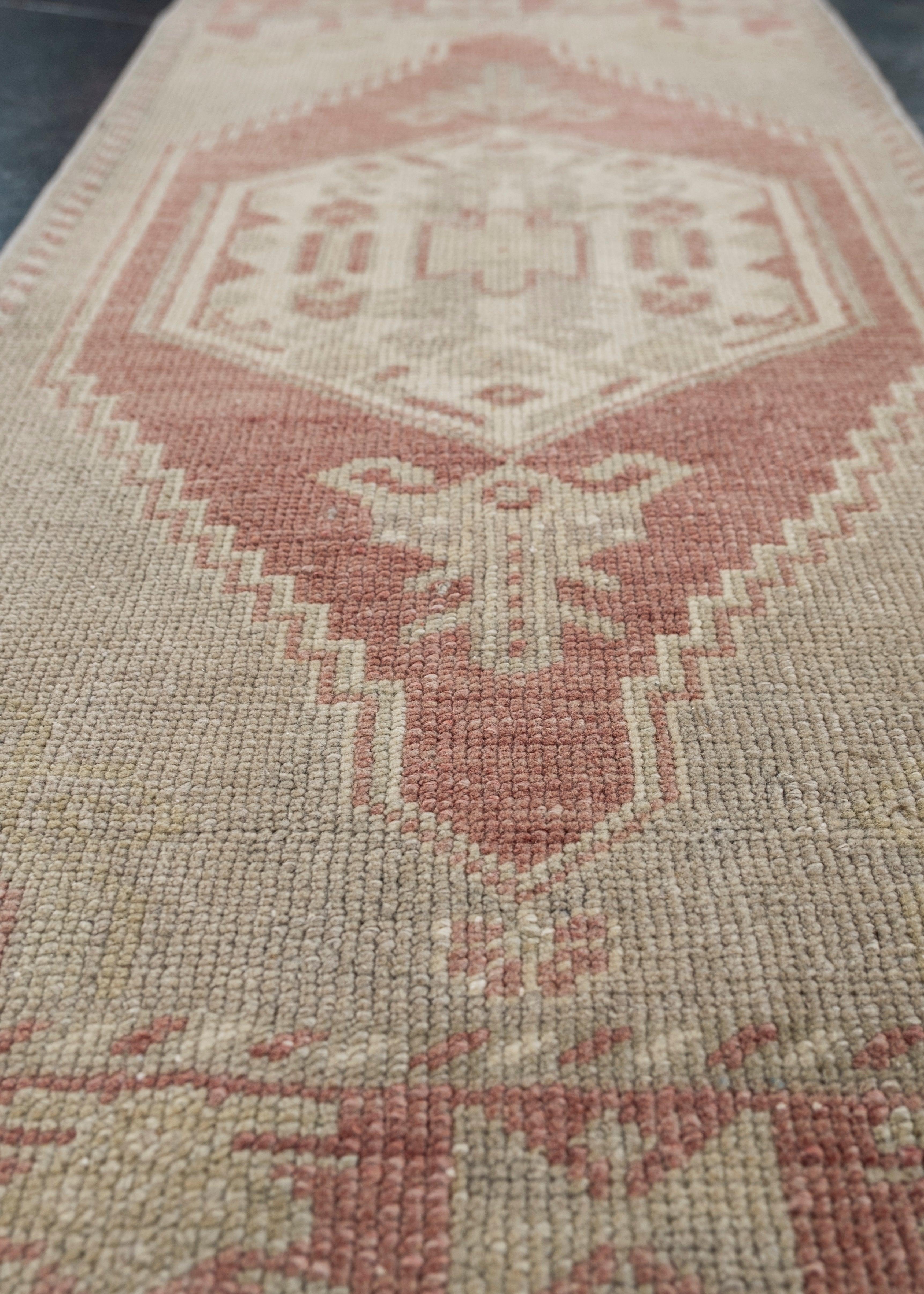Türkischer Anatolischer Vintage-Teppich 1'6