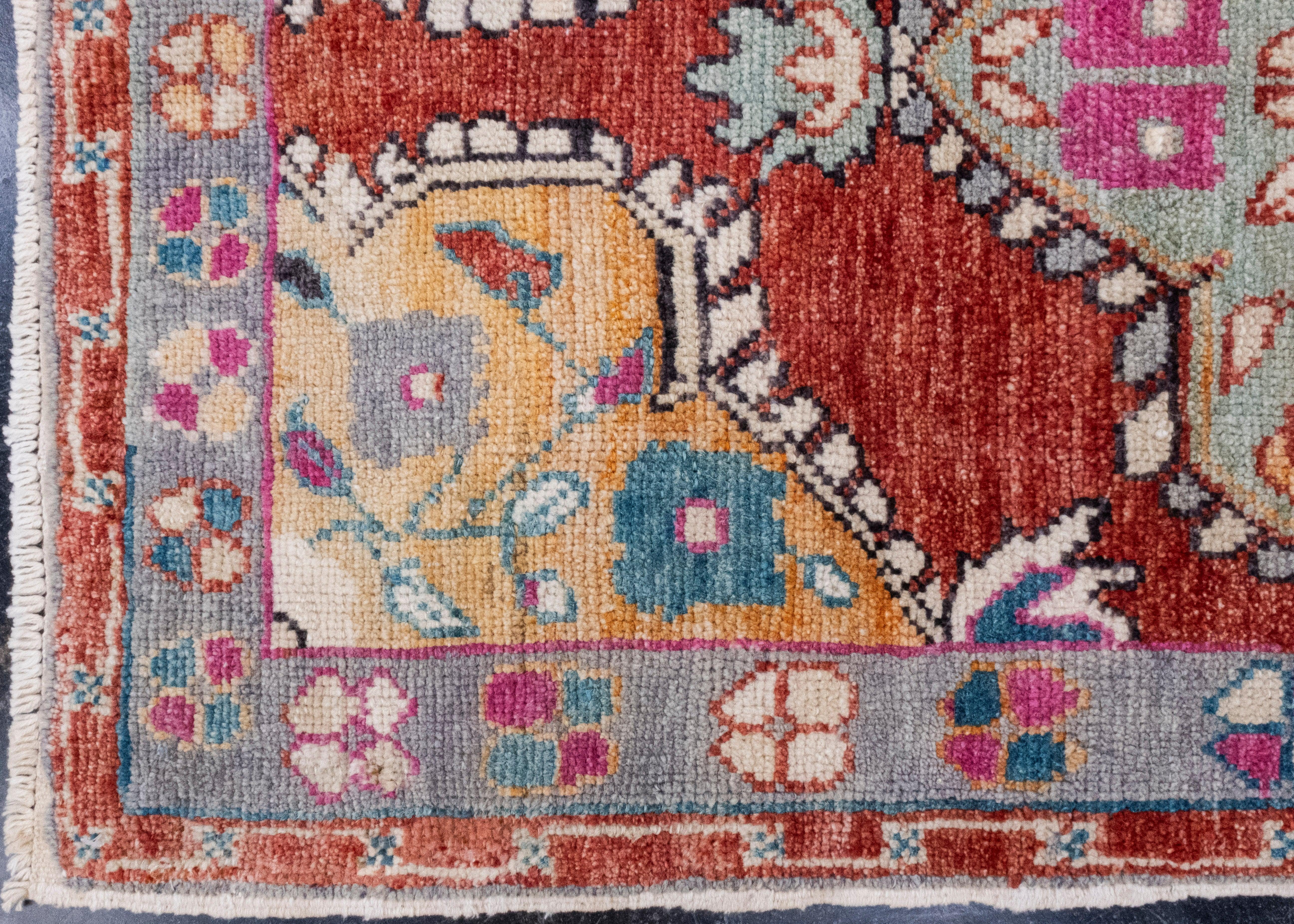 Türkischer Anatolischer Vintage-Teppich 2'4
