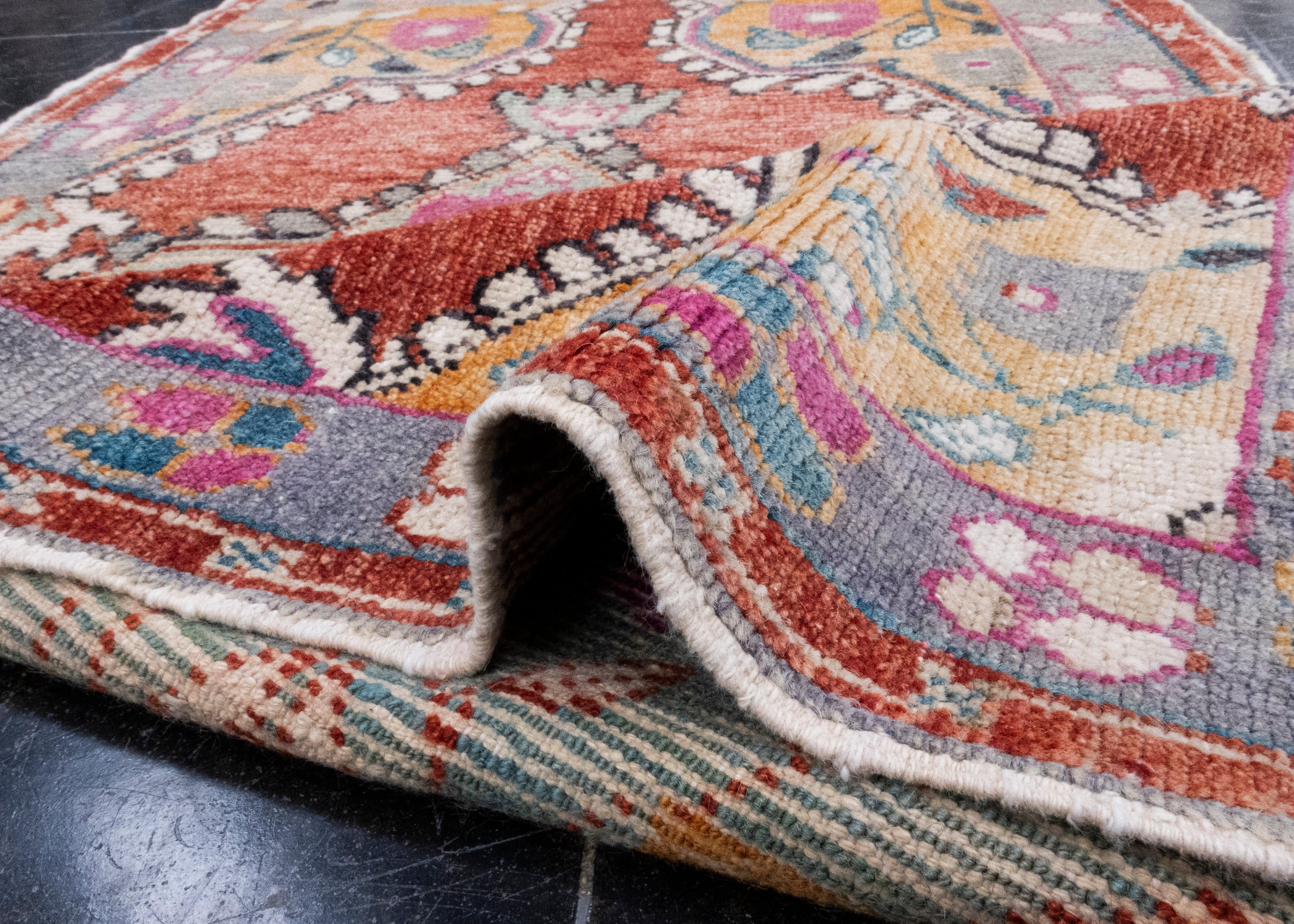 Türkischer Anatolischer Vintage-Teppich 2'4