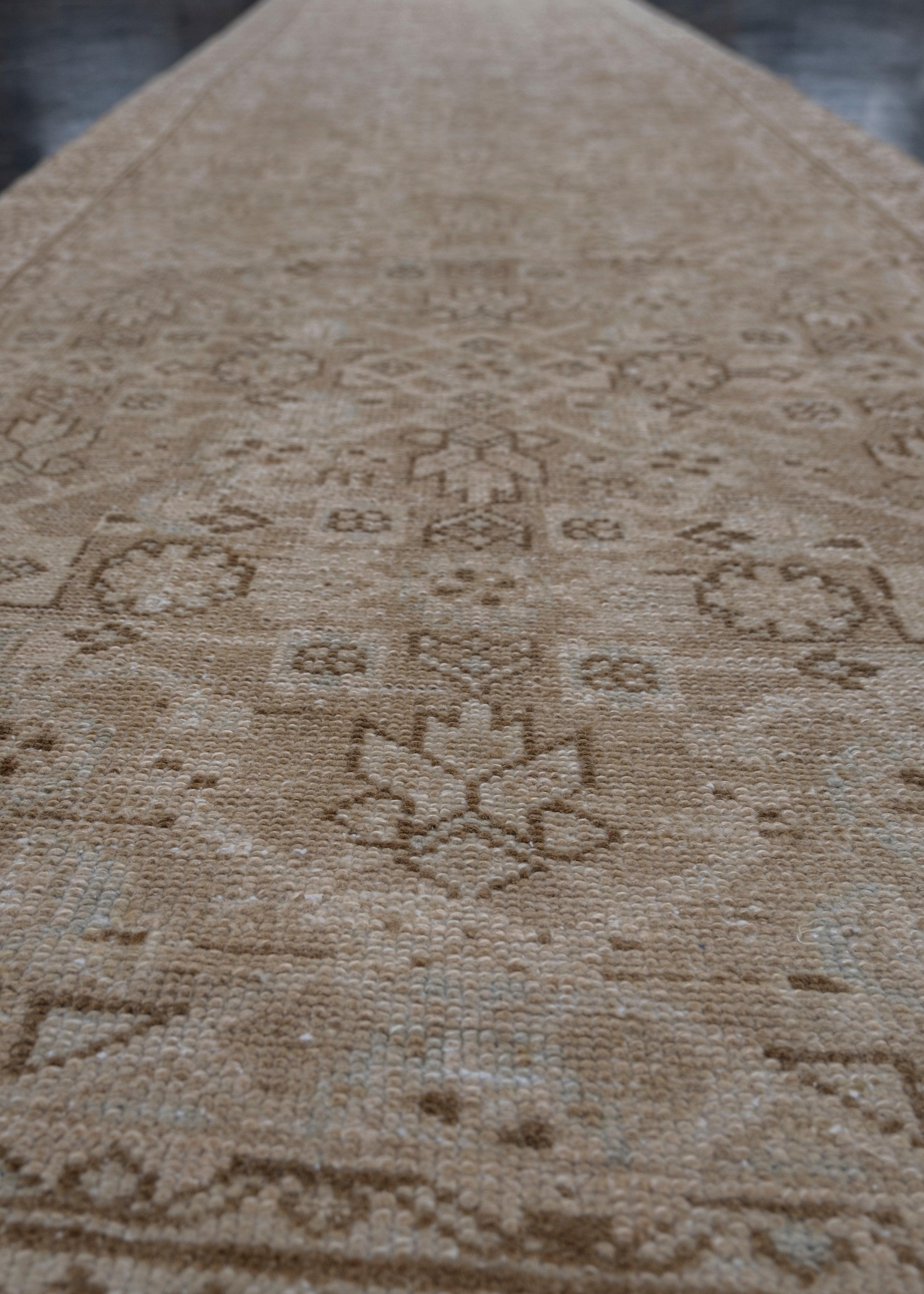 Türkischer Anatolischer Vintage-Teppich 3' x 13'1