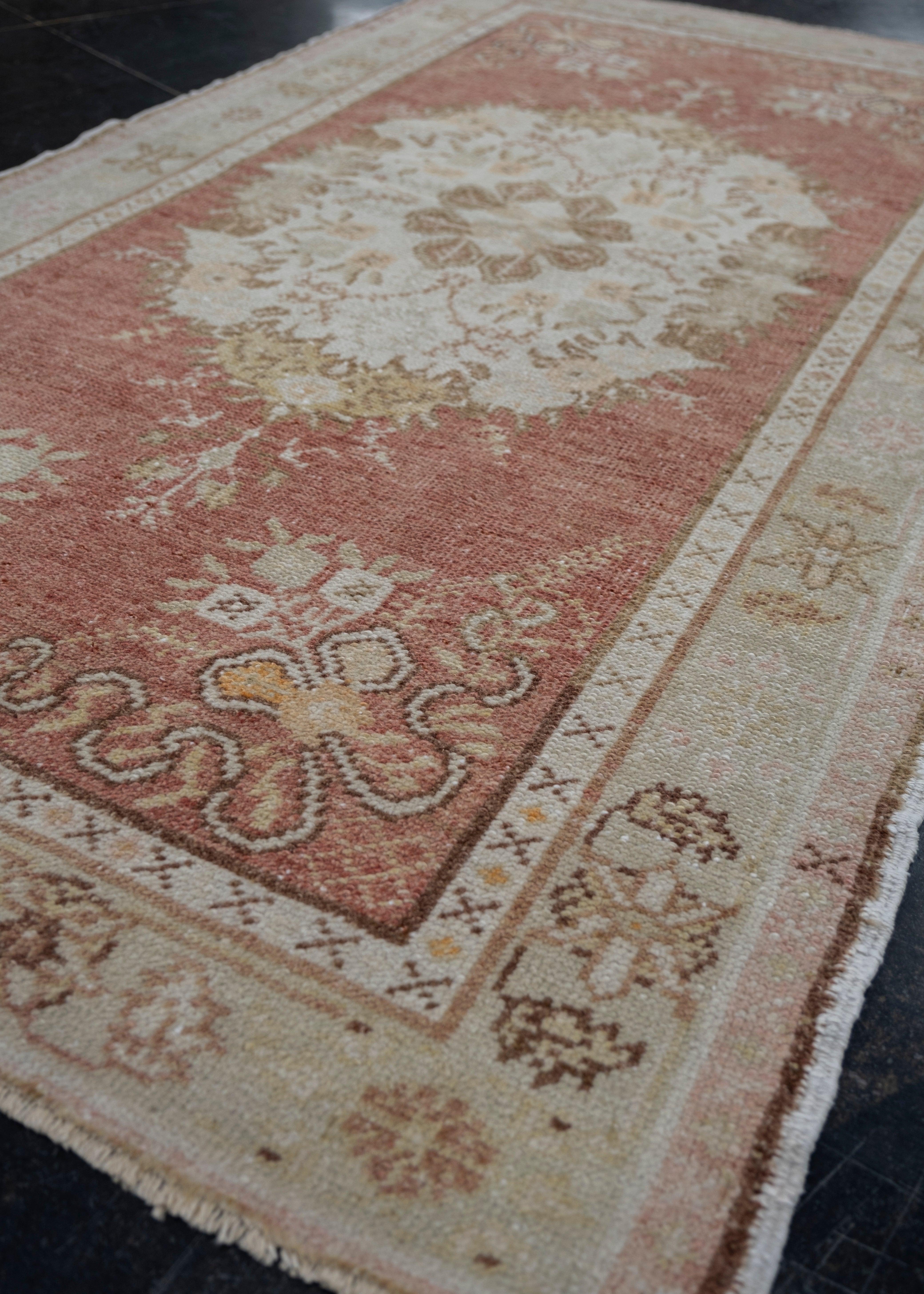 Türkischer Anatolischer Vintage-Teppich 3' x 5'6