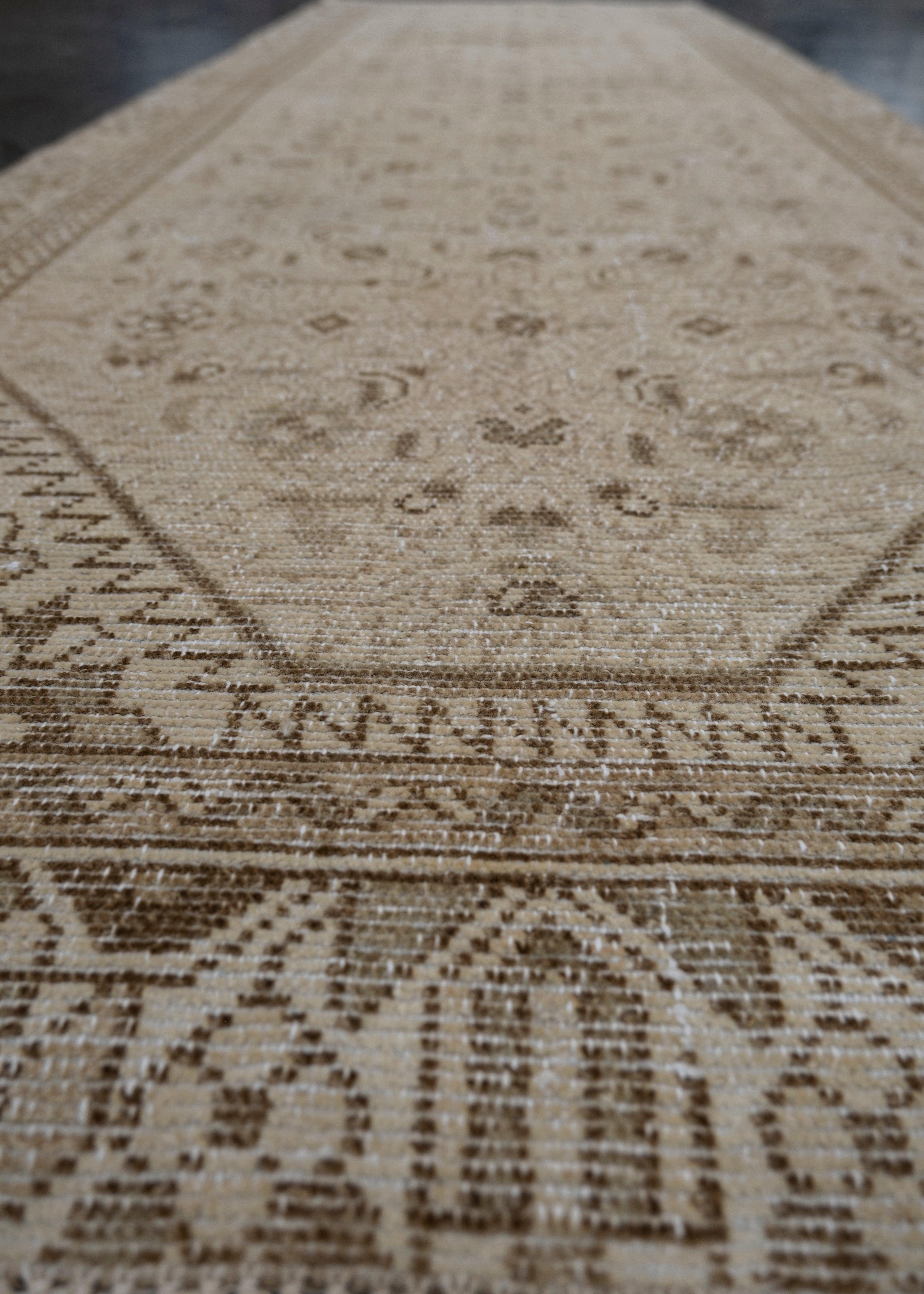 Türkischer anatolischer Vintage-Teppich 3' x 9'3