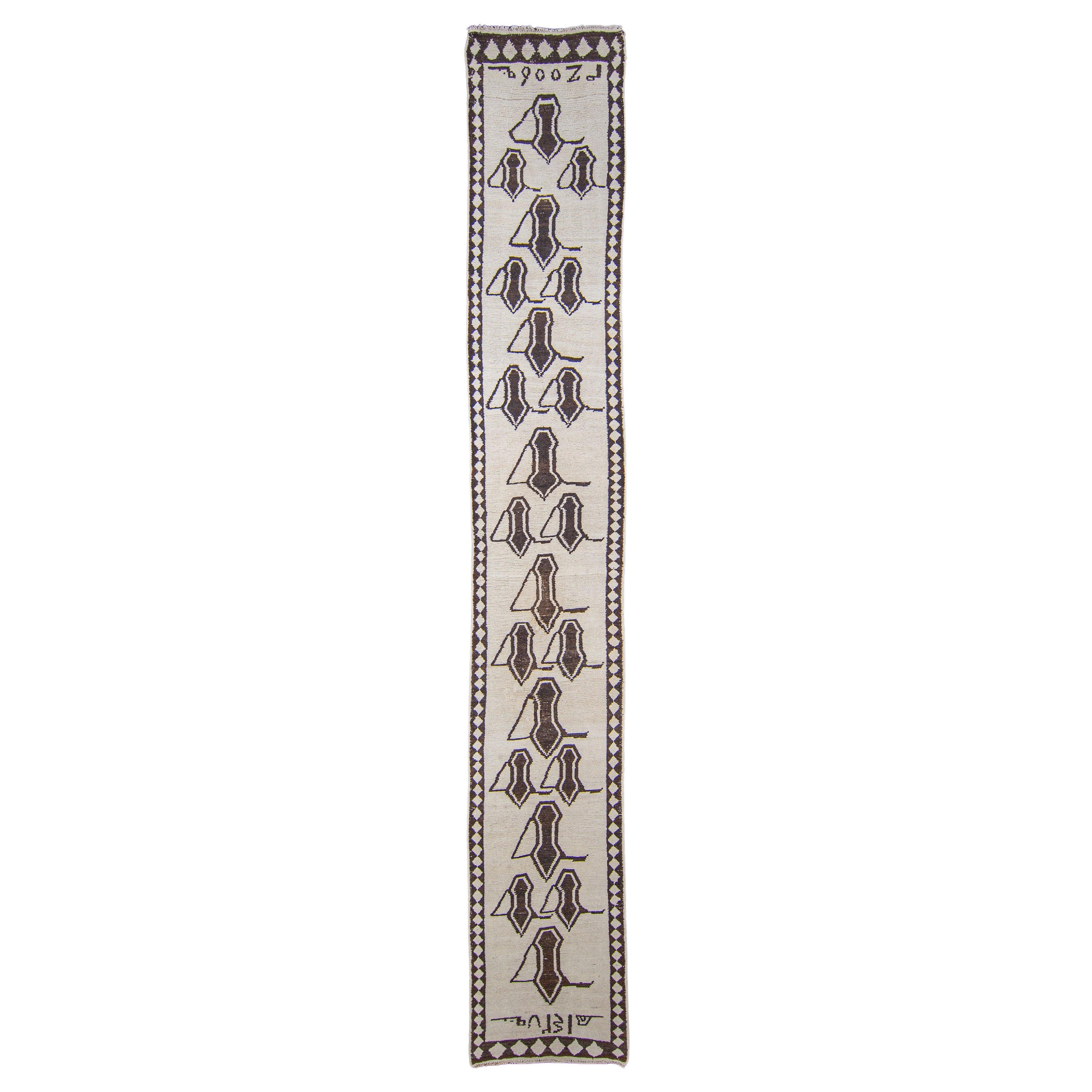 Türkischer Anatolischer Vintage-Teppich 3'1" x 19'7" #103 im Angebot