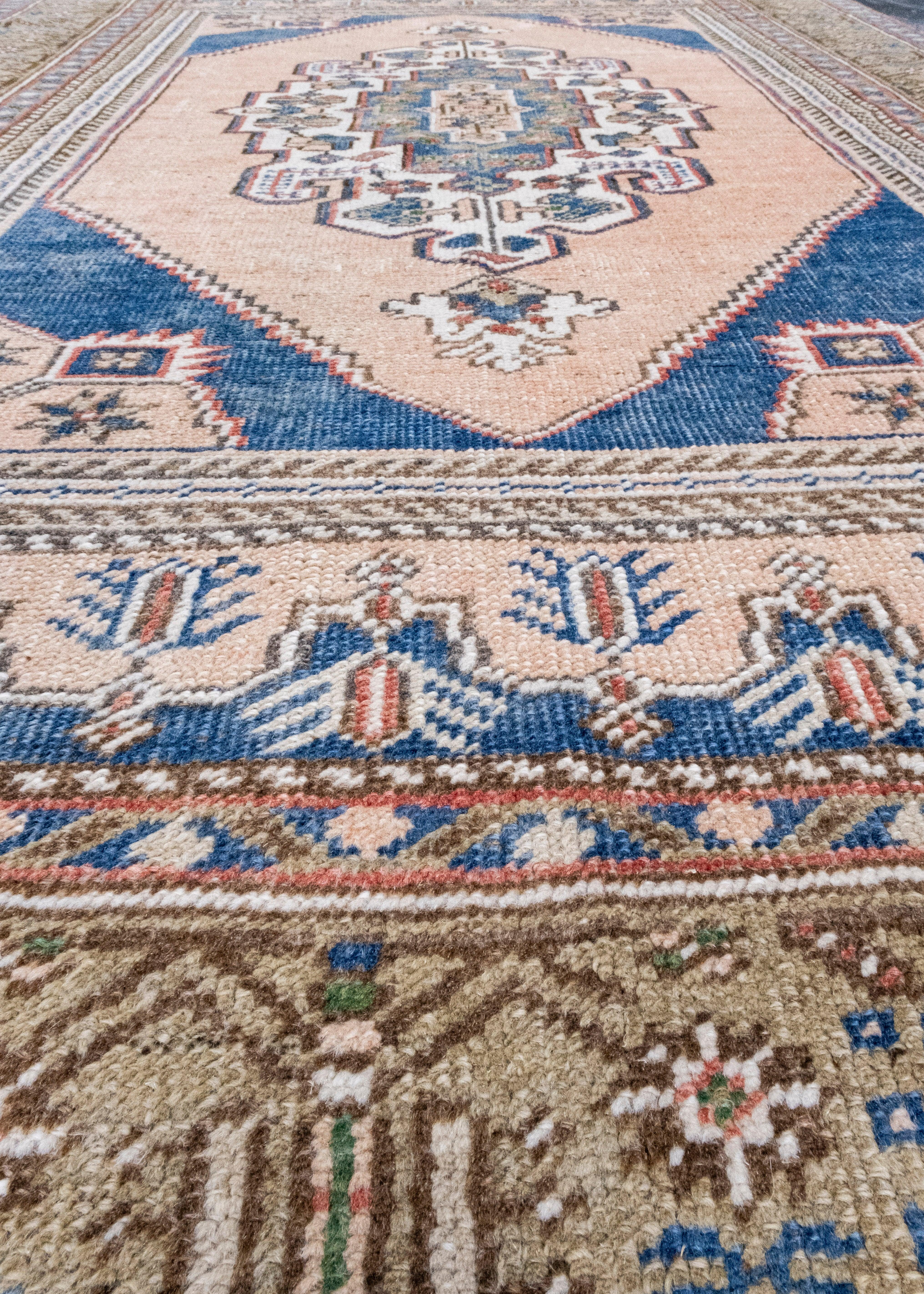 Türkischer Anatolischer Vintage-Teppich 3'10
