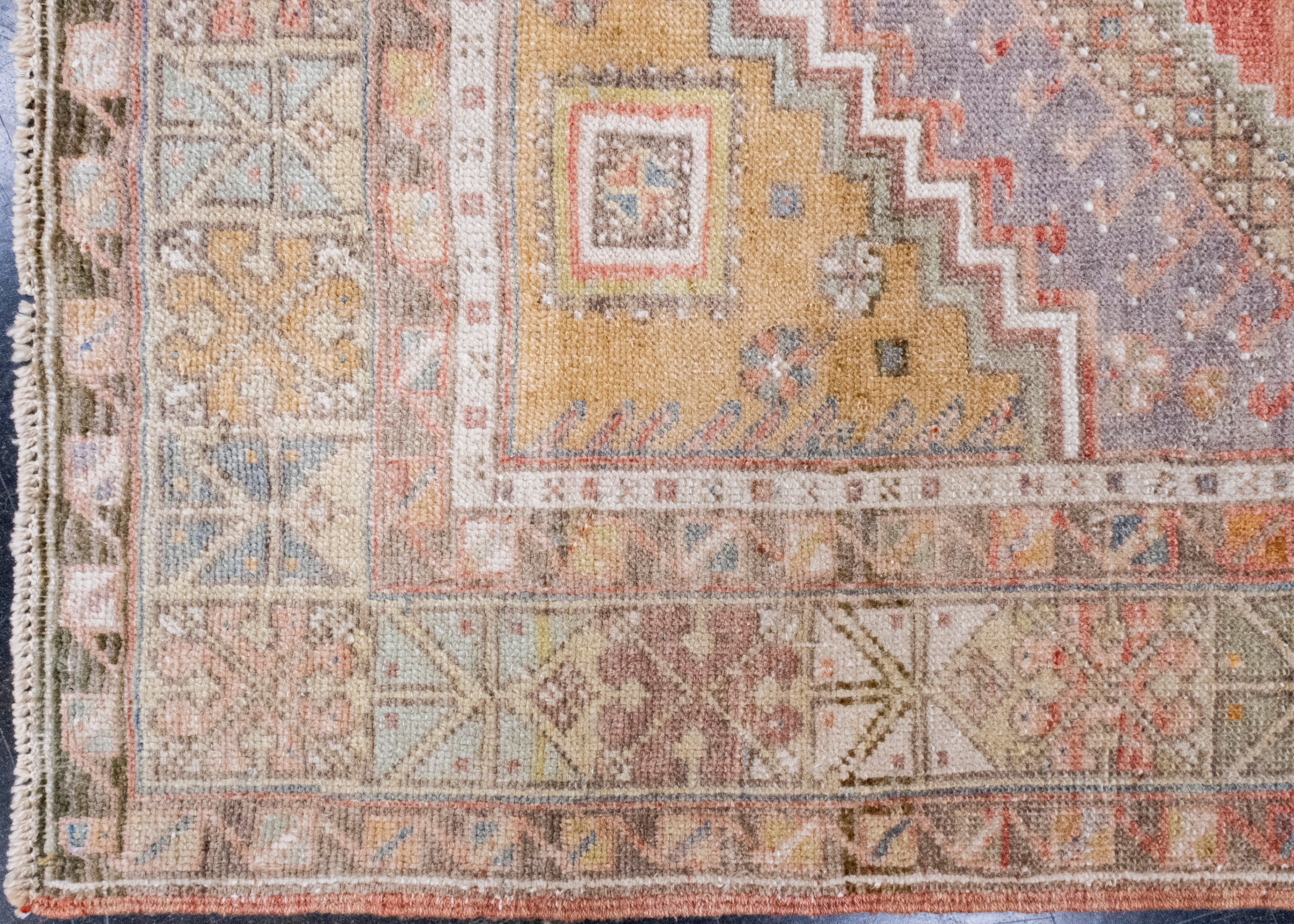 Türkischer Anatolischer Vintage-Teppich 3'10