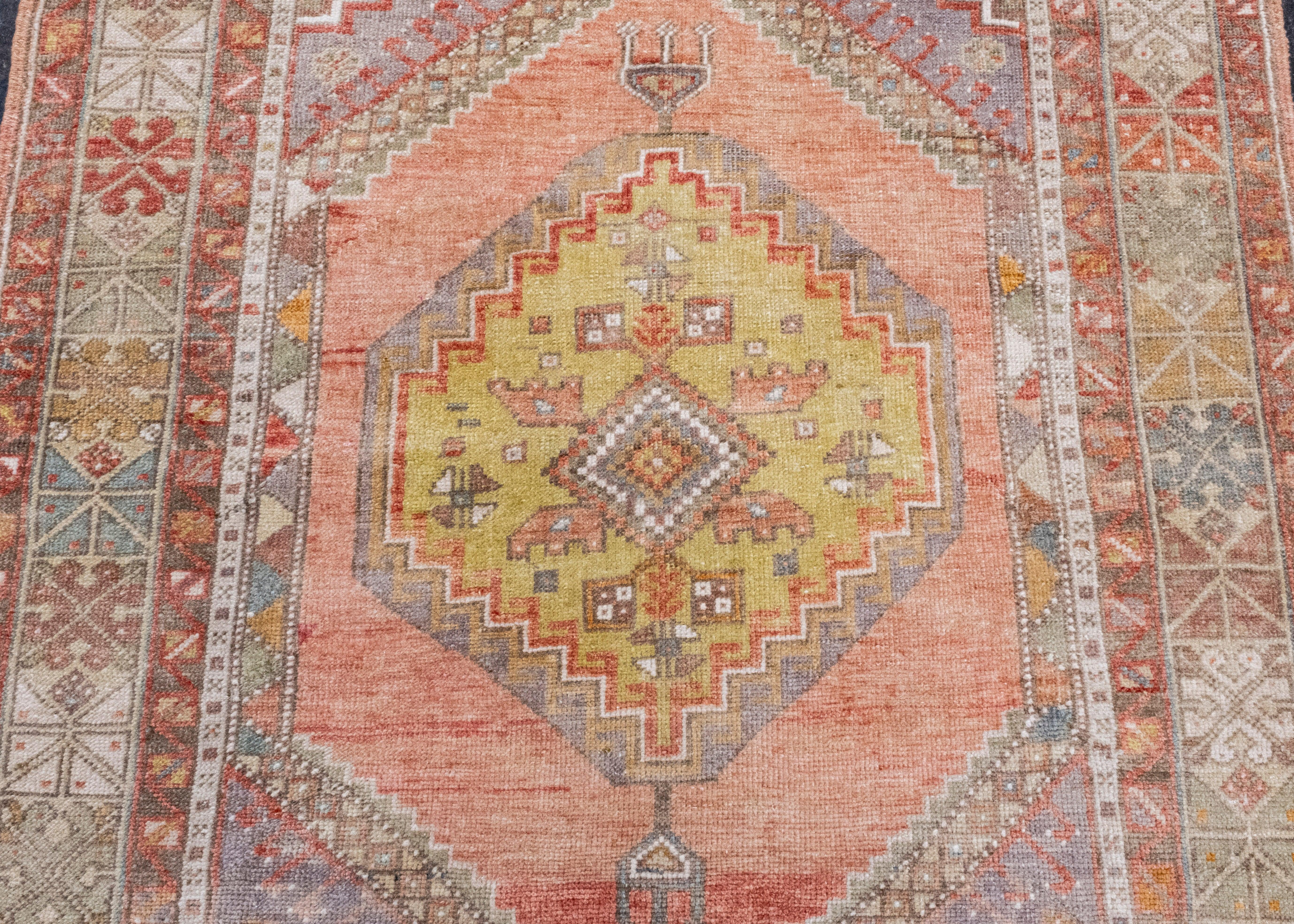 Türkischer Anatolischer Vintage-Teppich 3'10