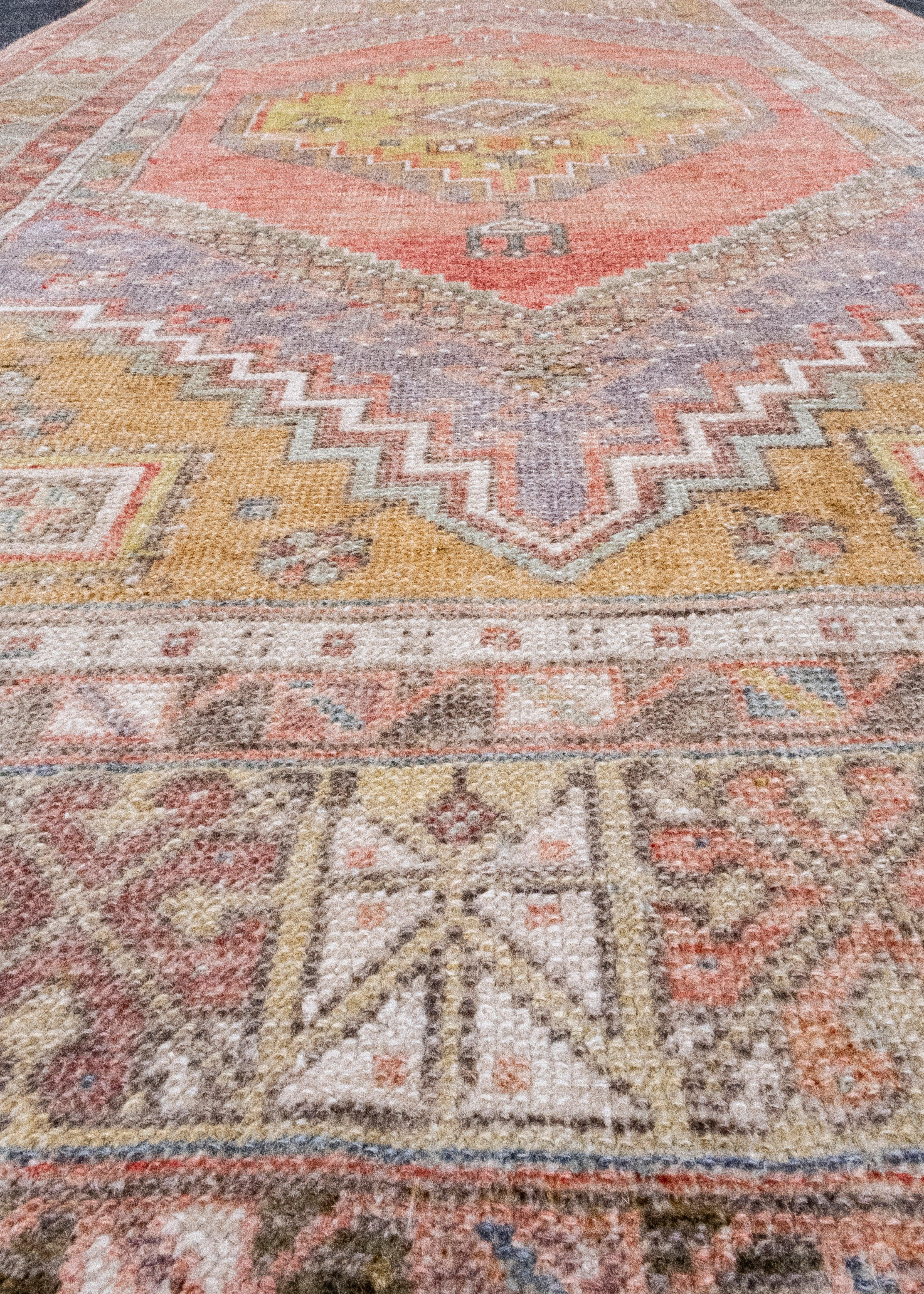 Türkischer Anatolischer Vintage-Teppich 3'10