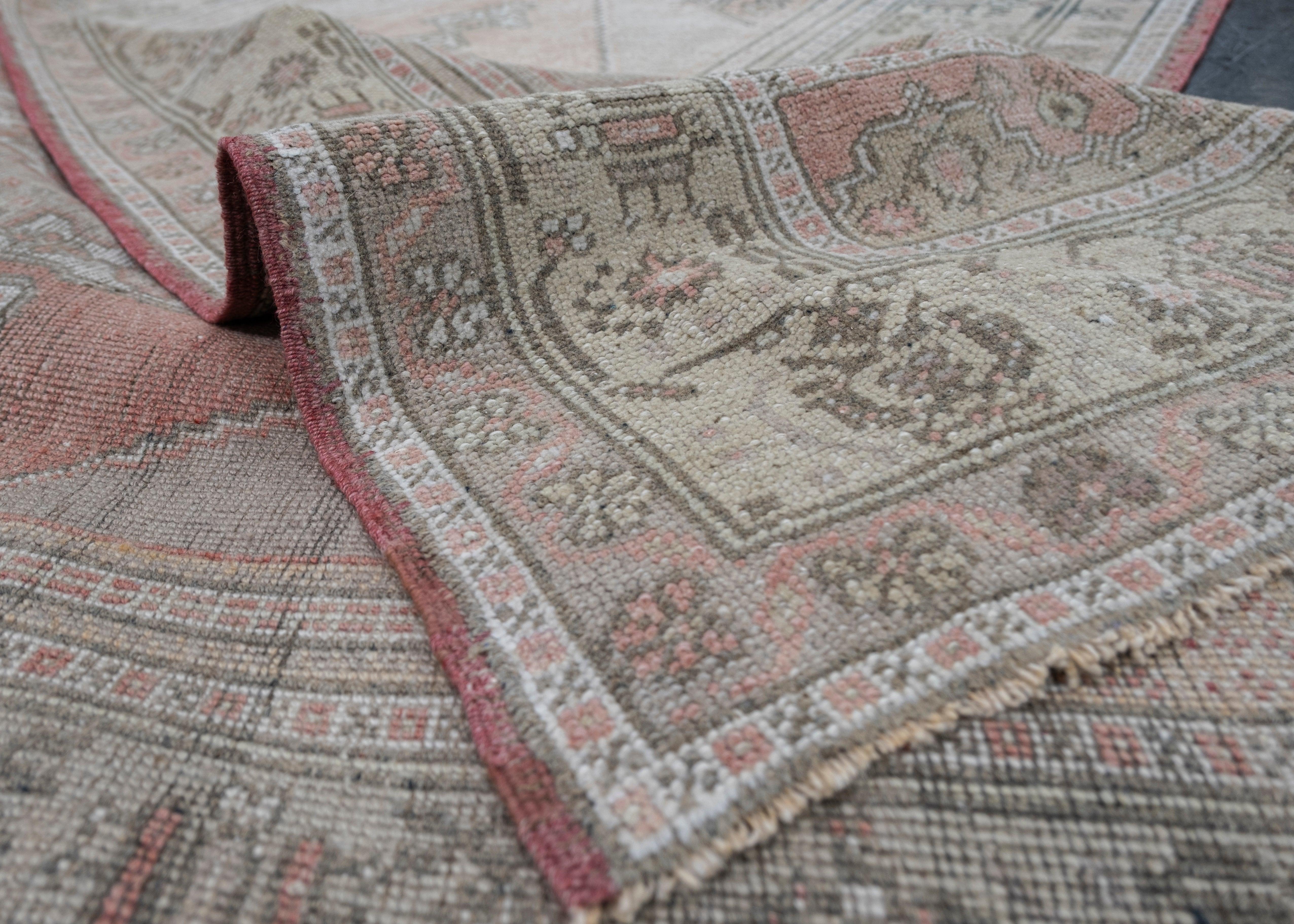 Türkischer Anatolischer Vintage-Teppich 3'11