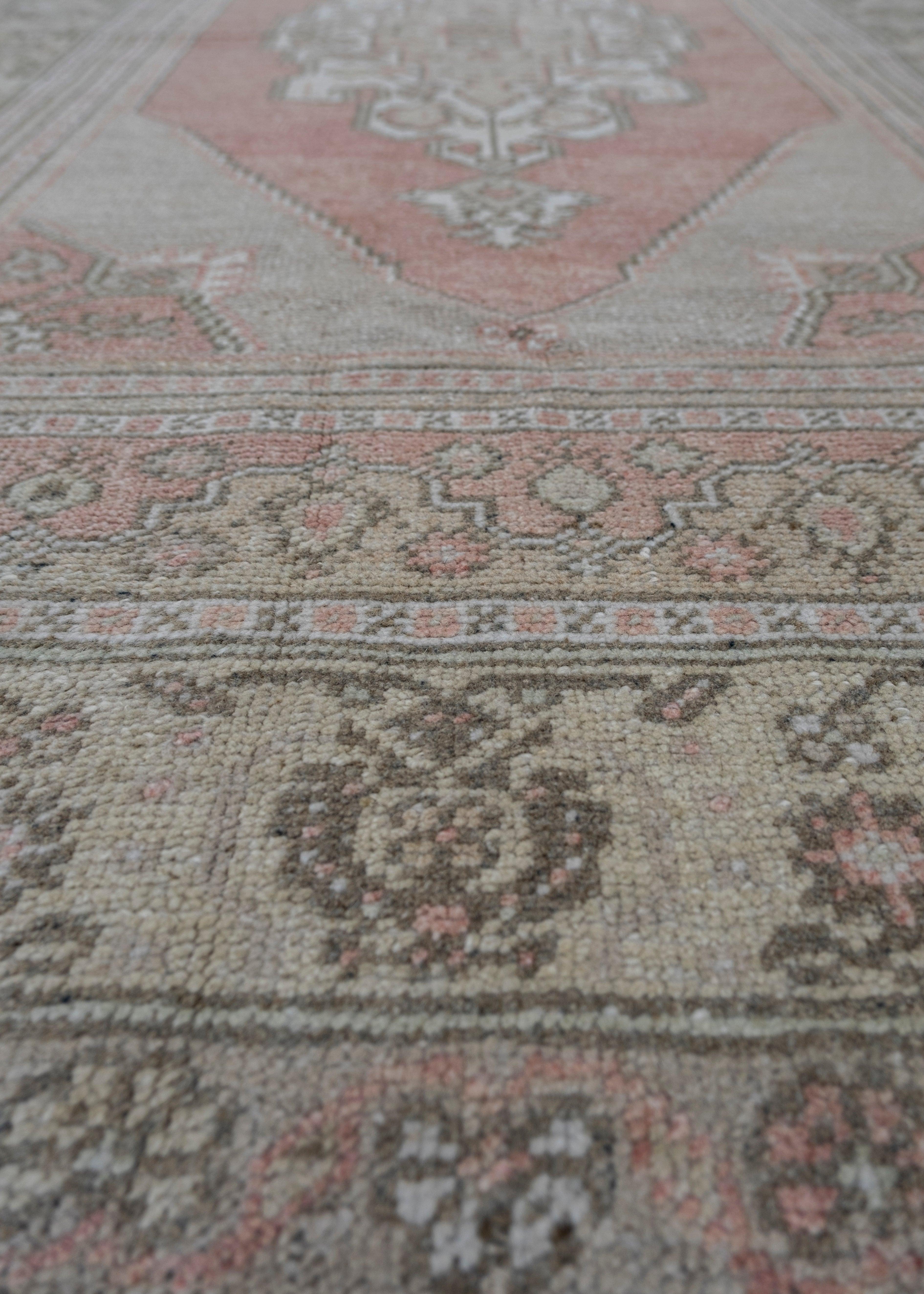 Türkischer Anatolischer Vintage-Teppich 3'11