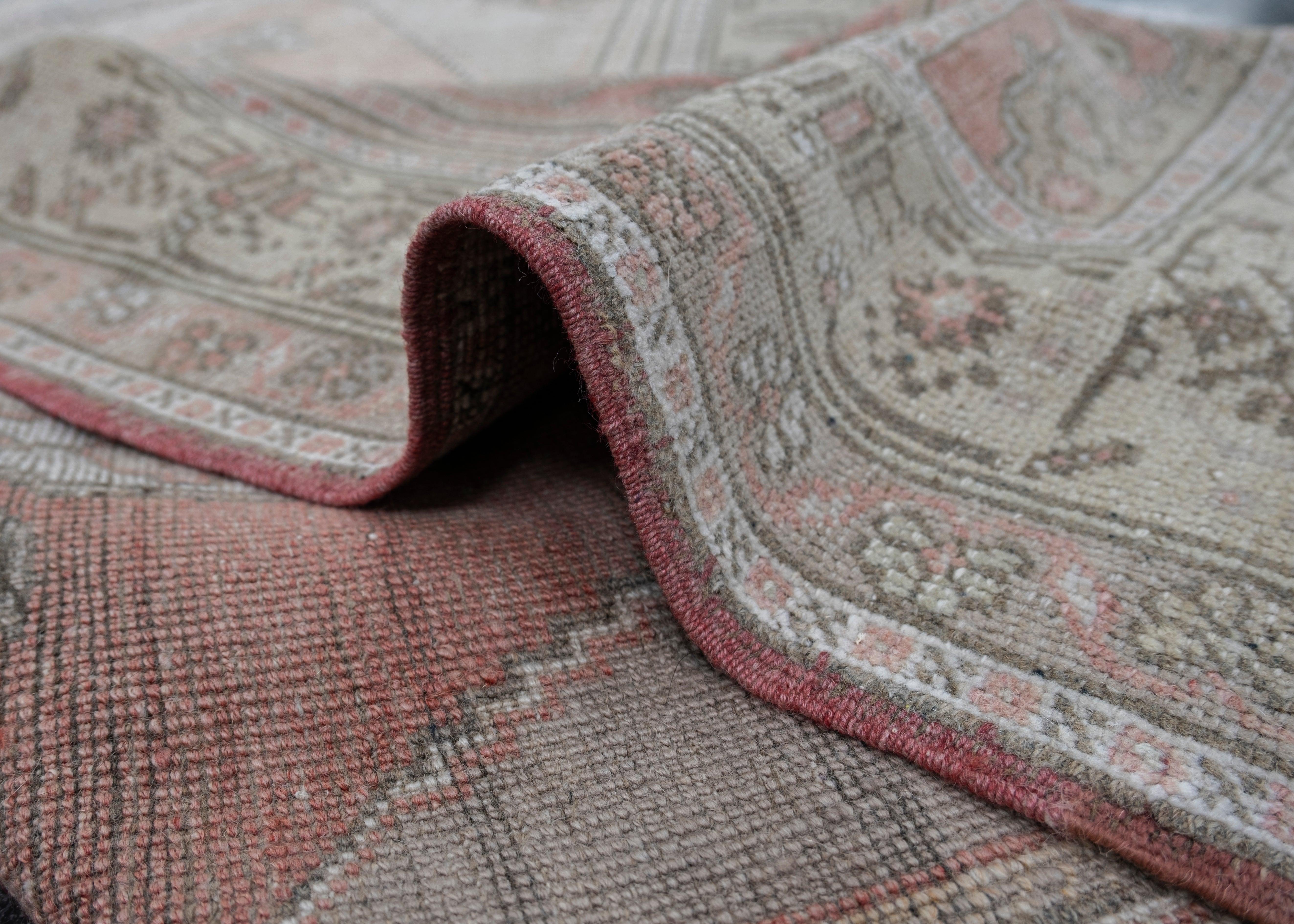 Türkischer Anatolischer Vintage-Teppich 3'11