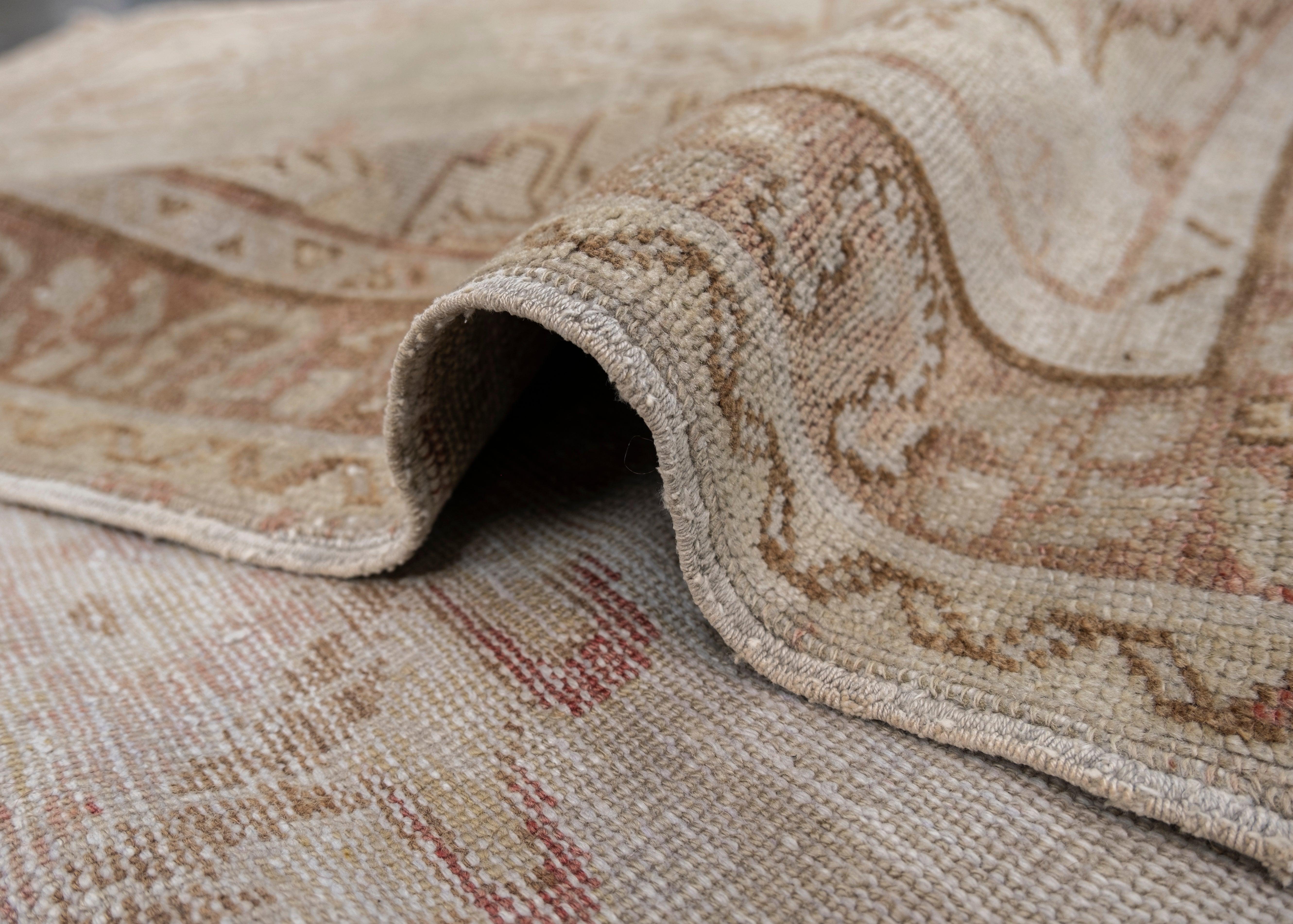 Türkischer Anatolischer Vintage-Teppich 3'3