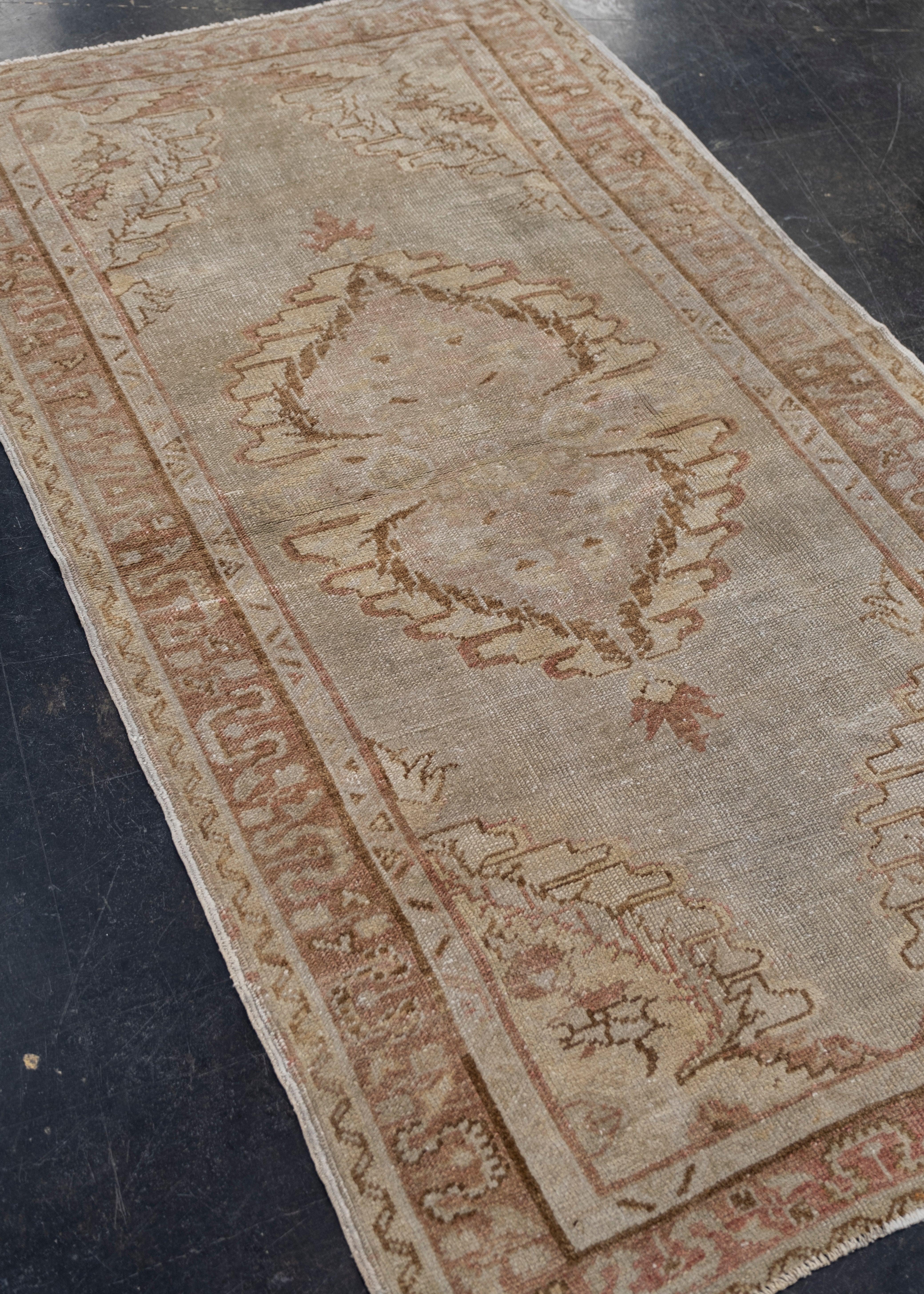 Türkischer Anatolischer Vintage-Teppich 3'3