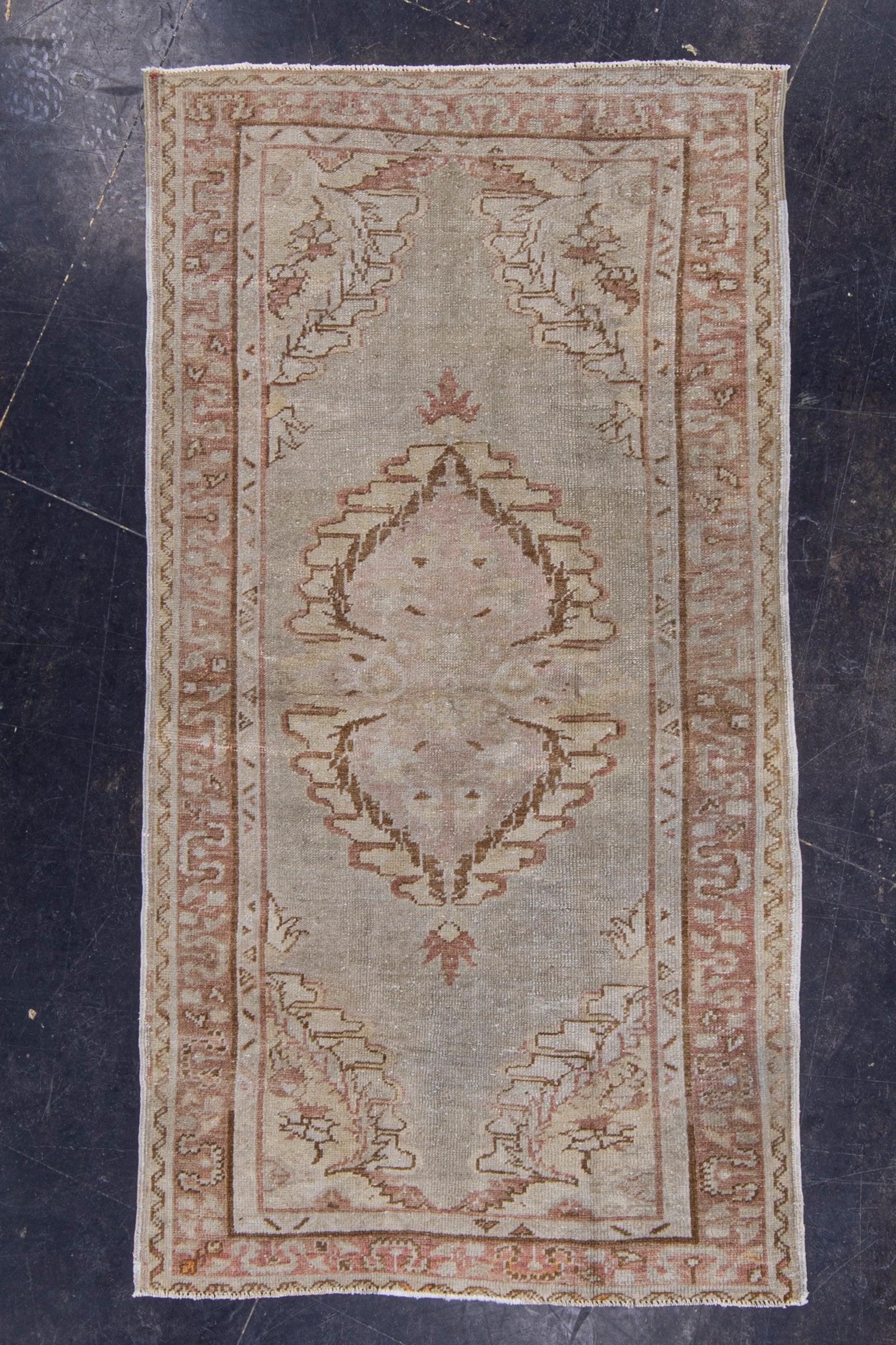 Türkischer Anatolischer Vintage-Teppich 3'3