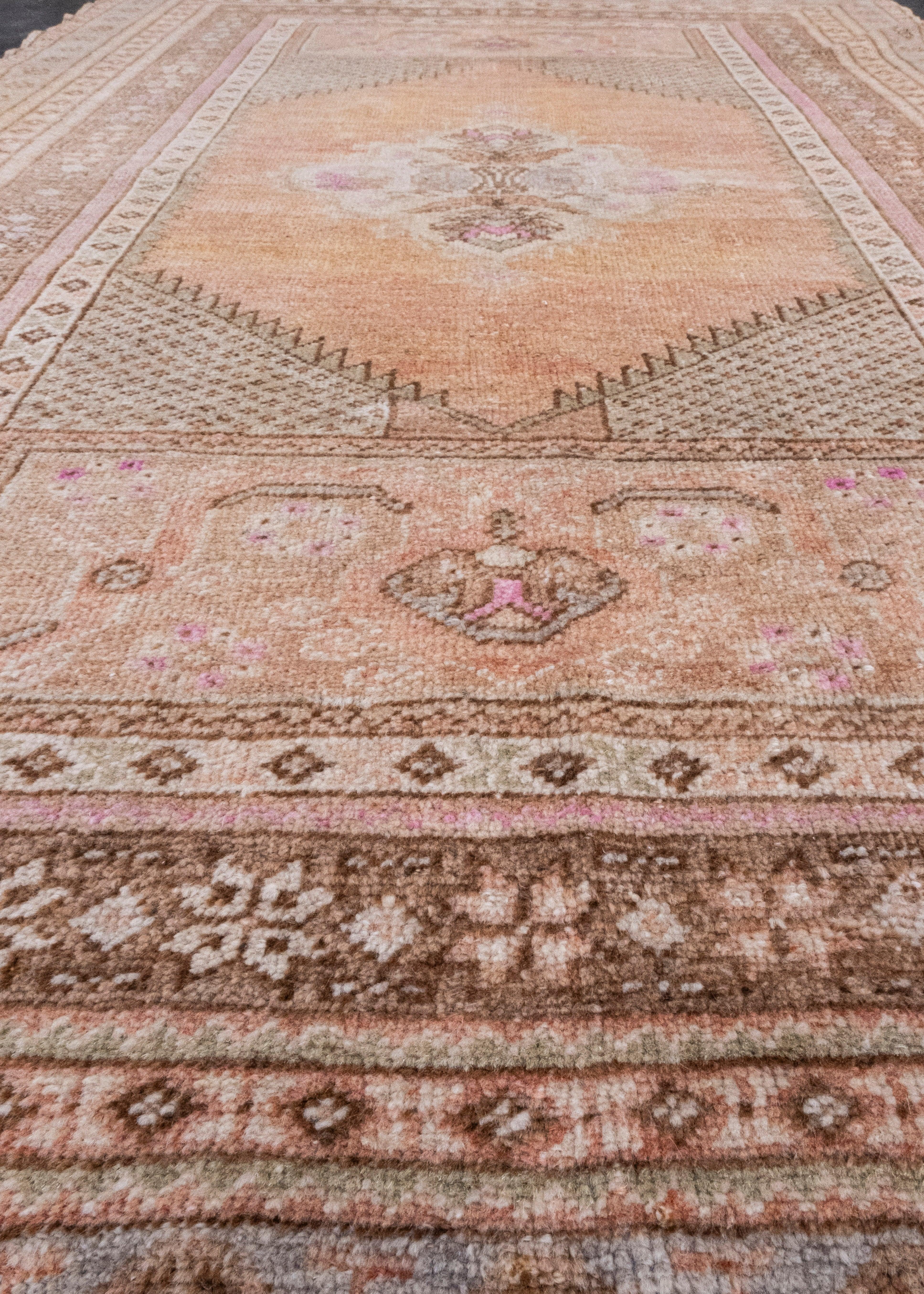 Türkischer Anatolischer Vintage-Teppich 3'4