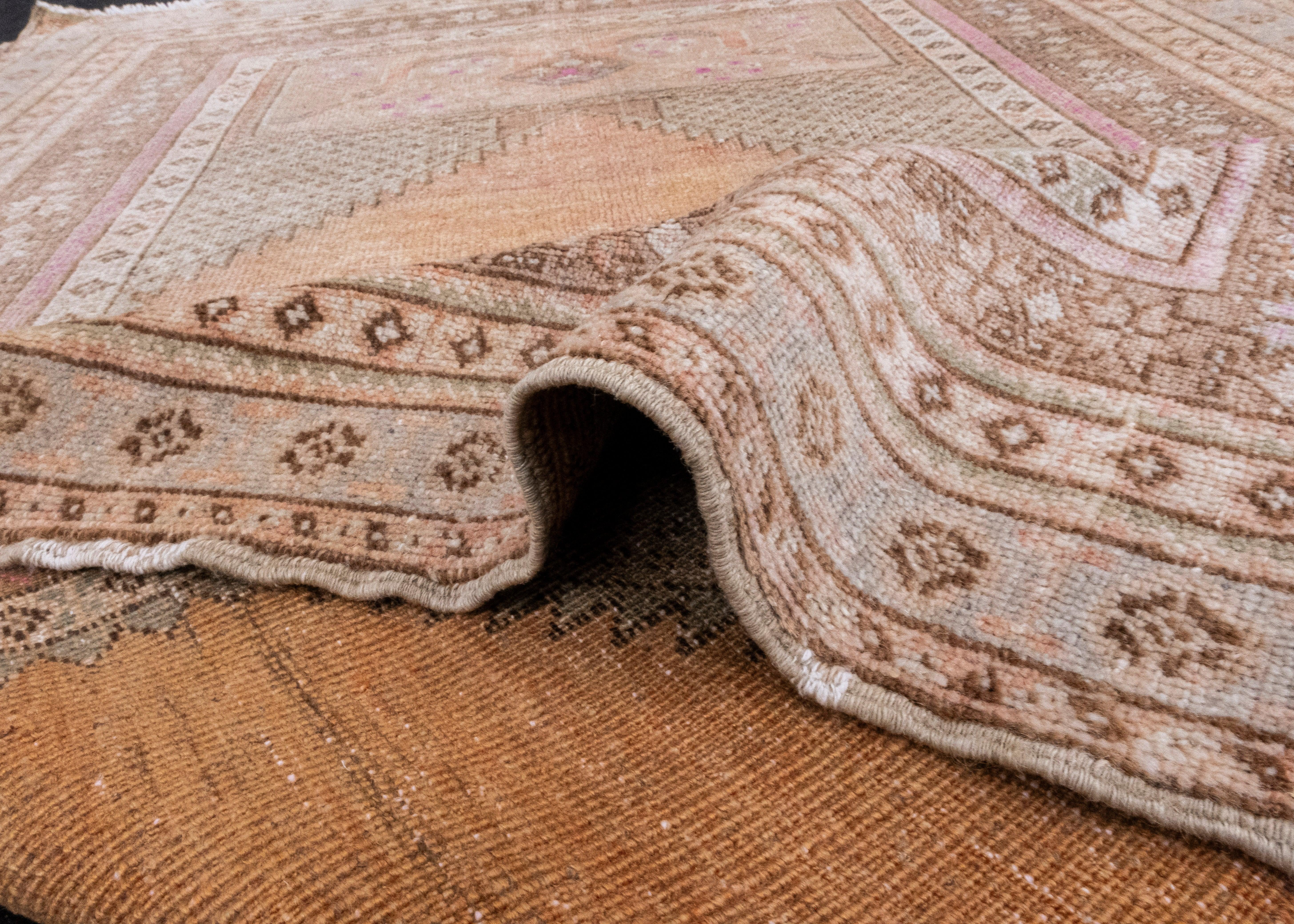 Türkischer Anatolischer Vintage-Teppich 3'4